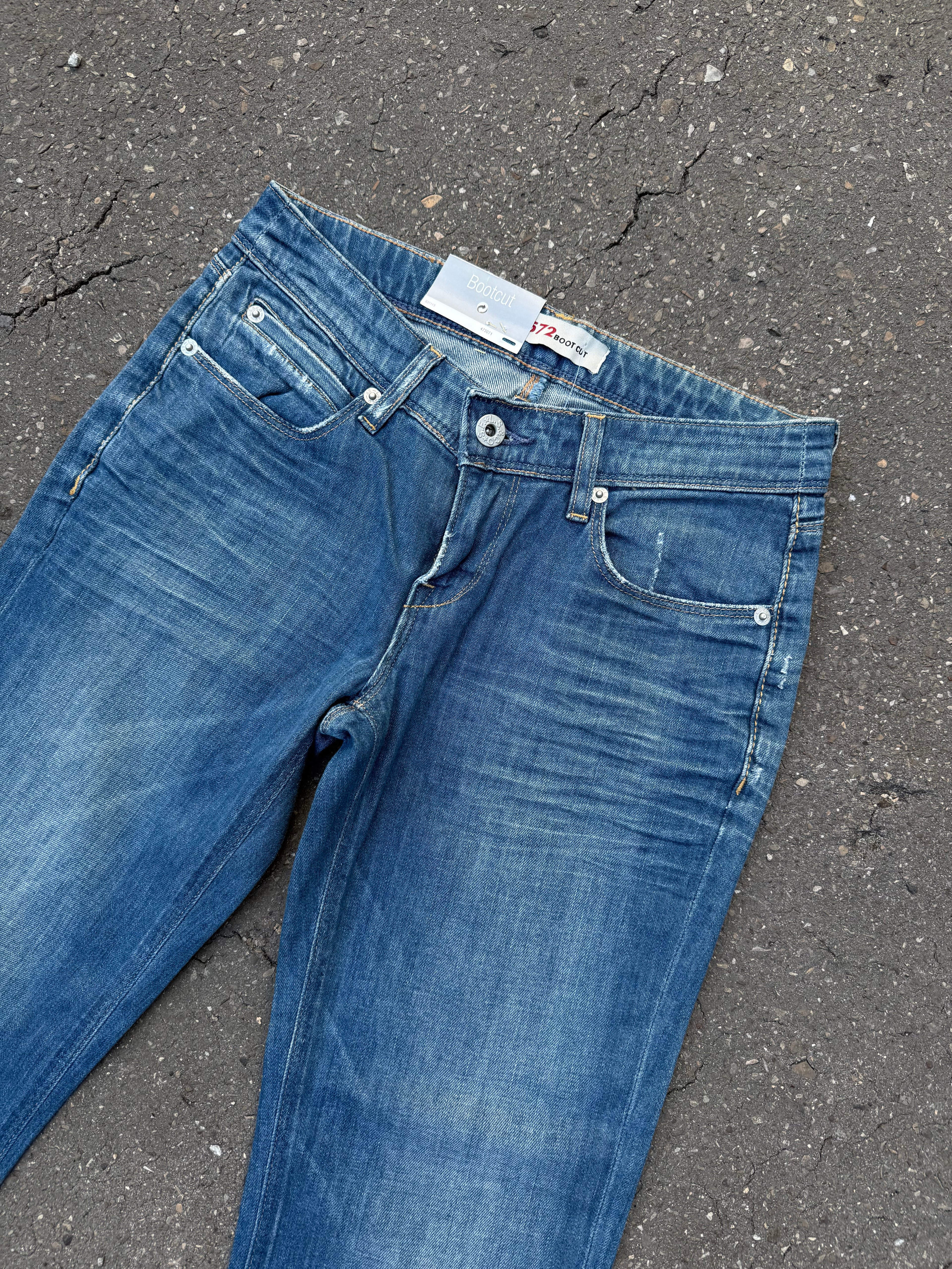 Eine blaue Jeans von Levi’s in XS im Bootcut Style