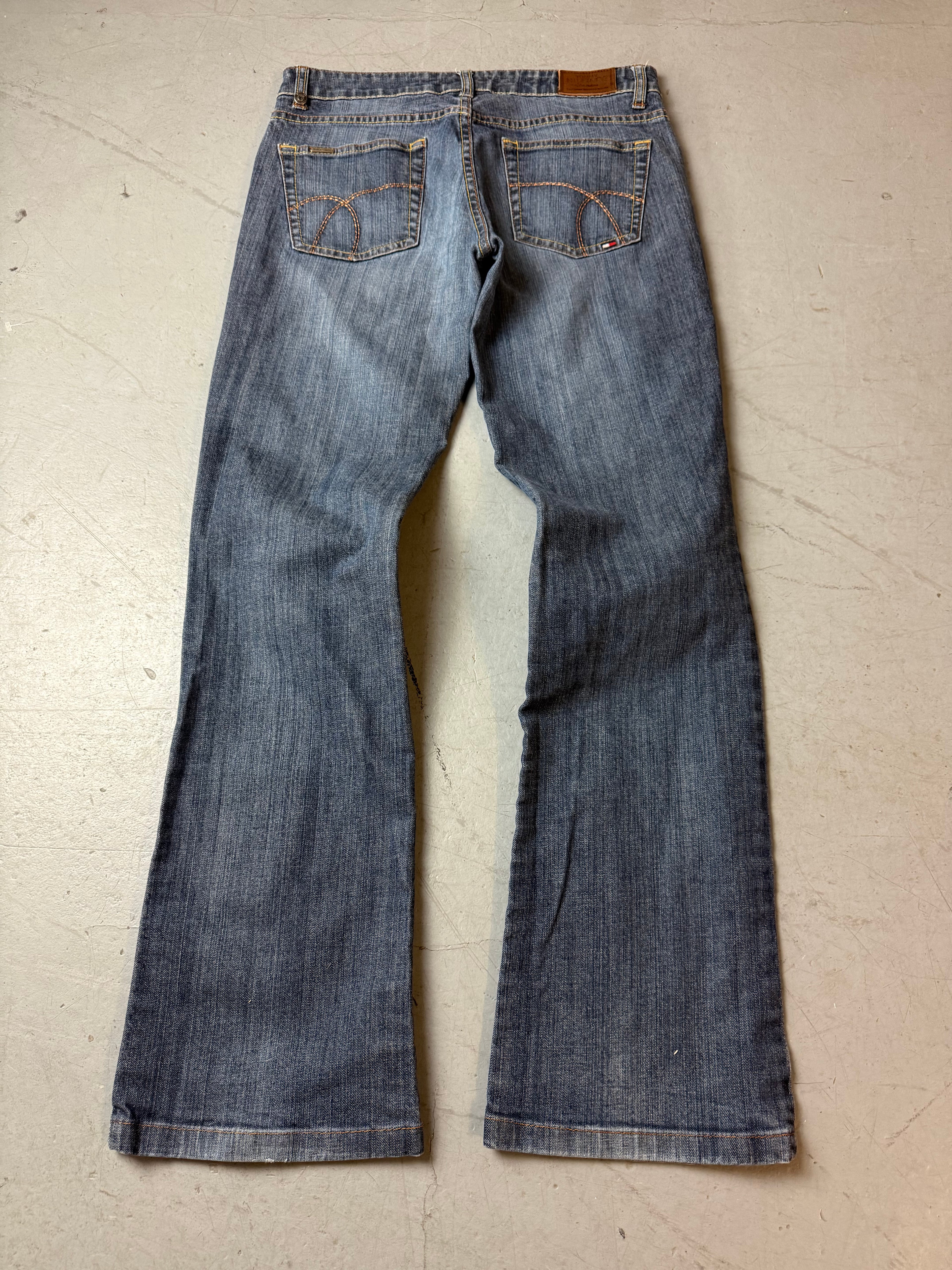 Vintage Tommy Hilfiger Cameron Low Waist Bootcut Denim  für Damen. Y2K 2000s Fashion