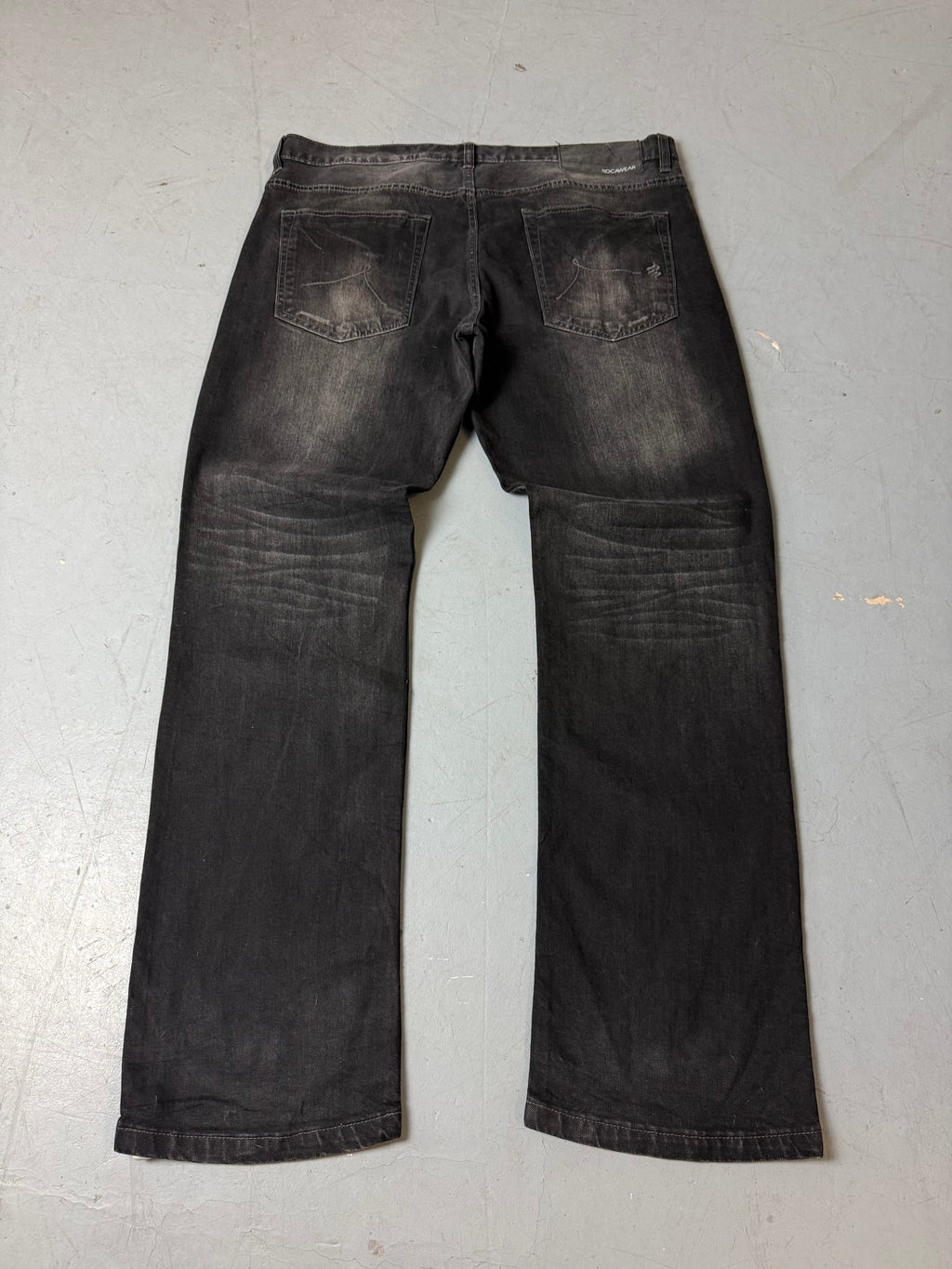 Produktbild von einer Vintage Rocawear Black Baggy Denim von hinten