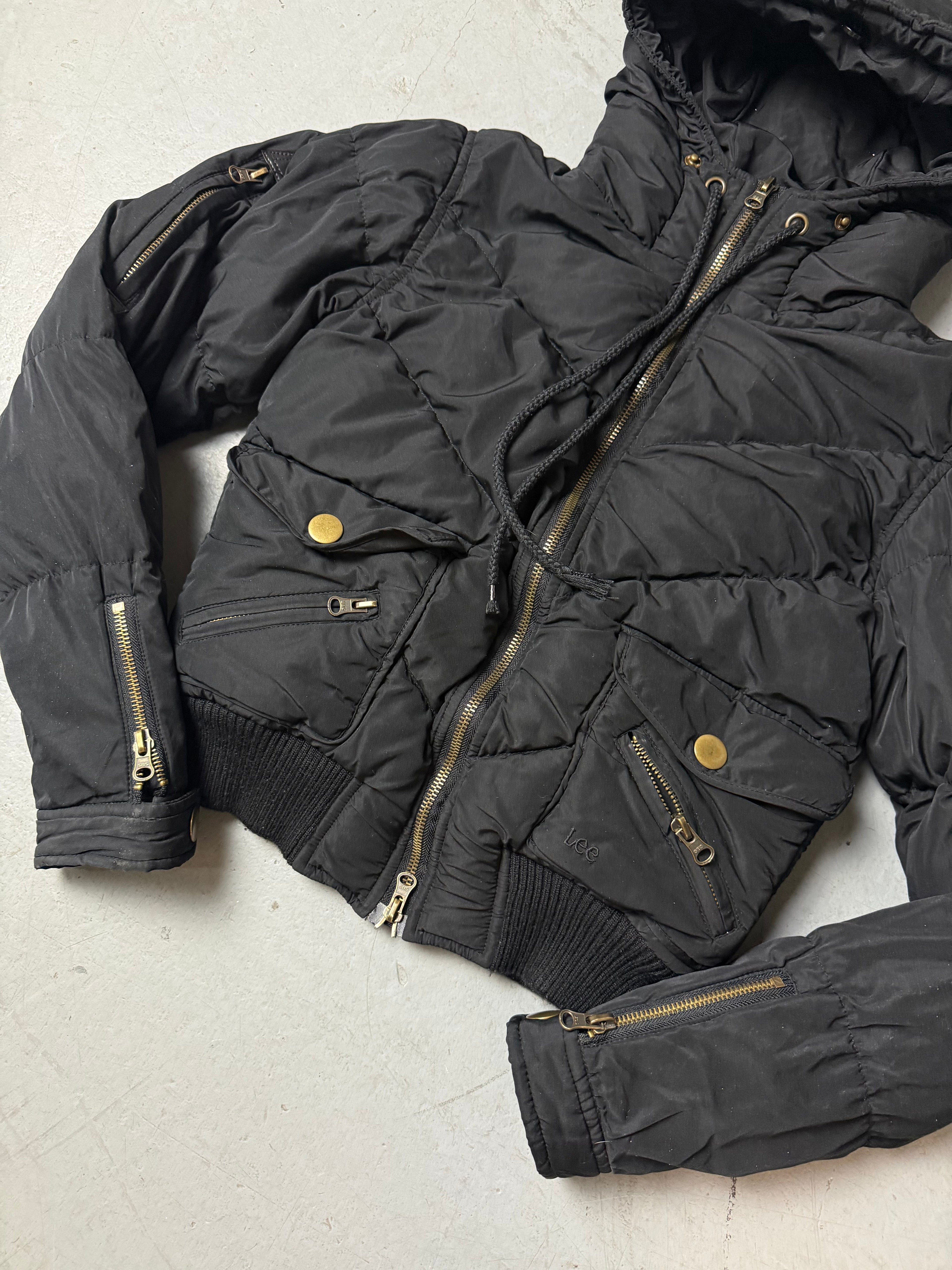 Vintage Lee Jeans Black Cropped Puffer Jacket for girls. Y2K Second Hand 2000s Fashion 