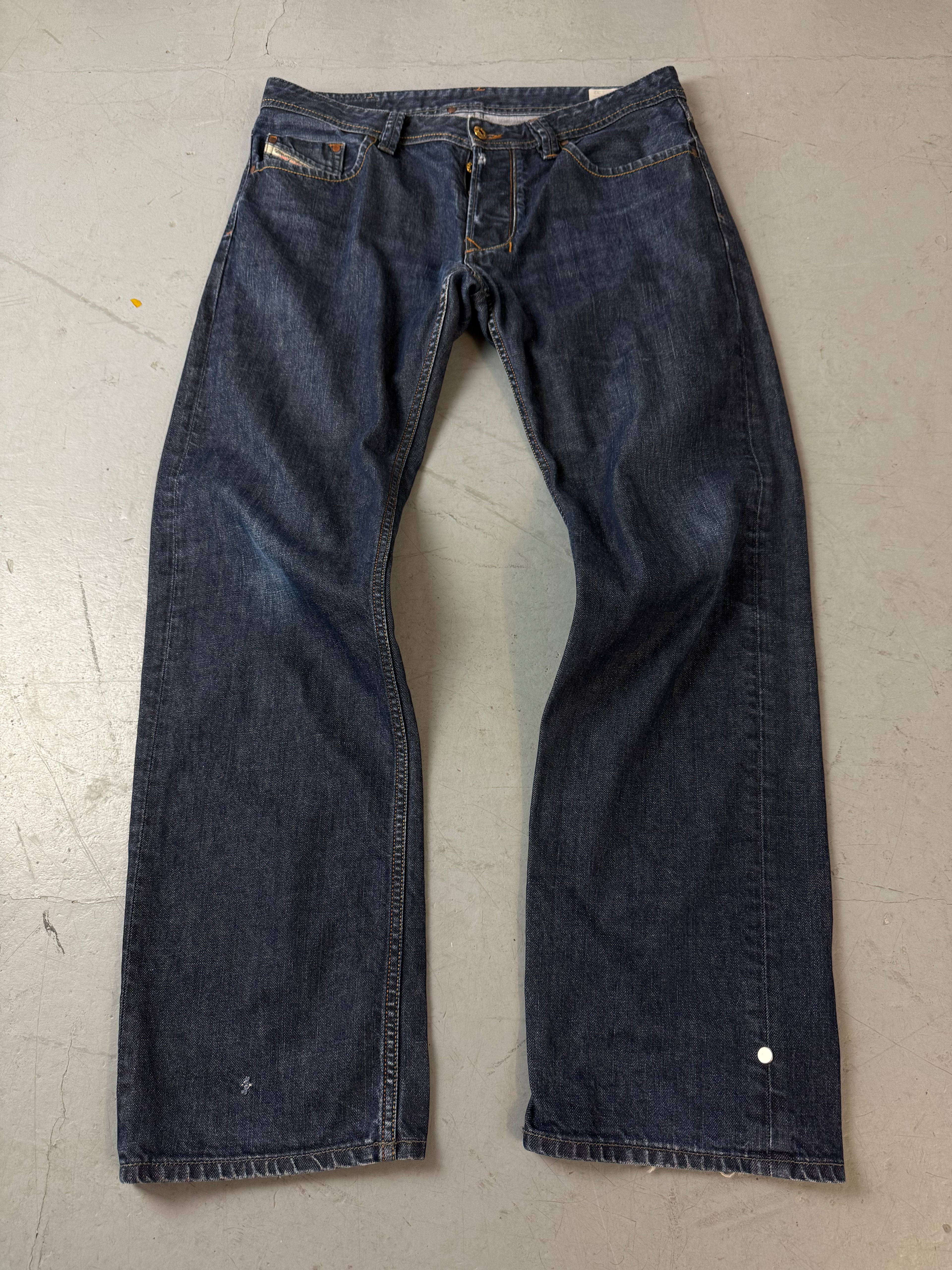 Vintage Diesel Larkee Dark Blue Baggy Jeans für Herren. Y2K Second Hand 2000s Fashion