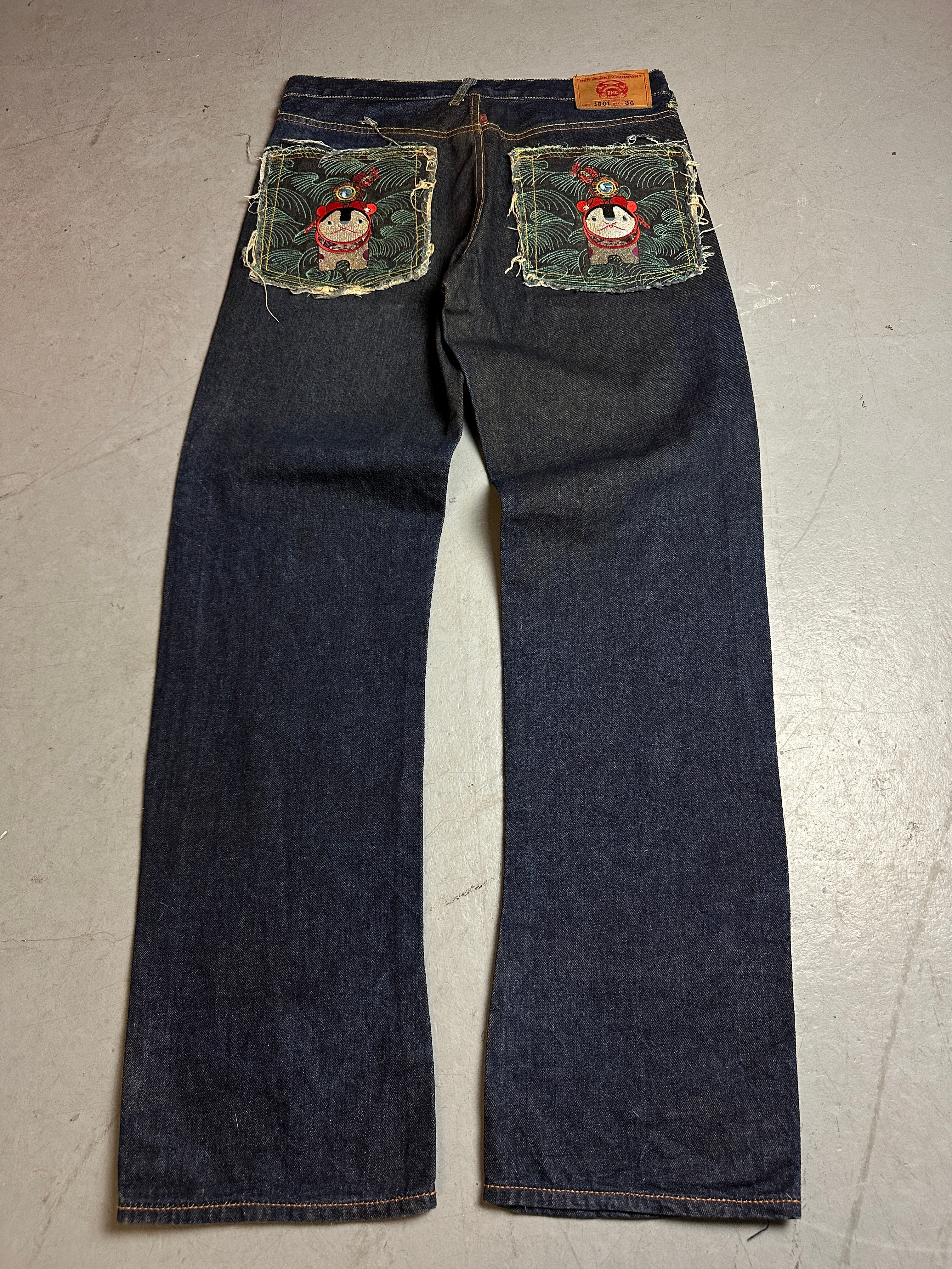 Produktbild von einer Vintage Red Monkey Company Straight Cut Denim von hinten