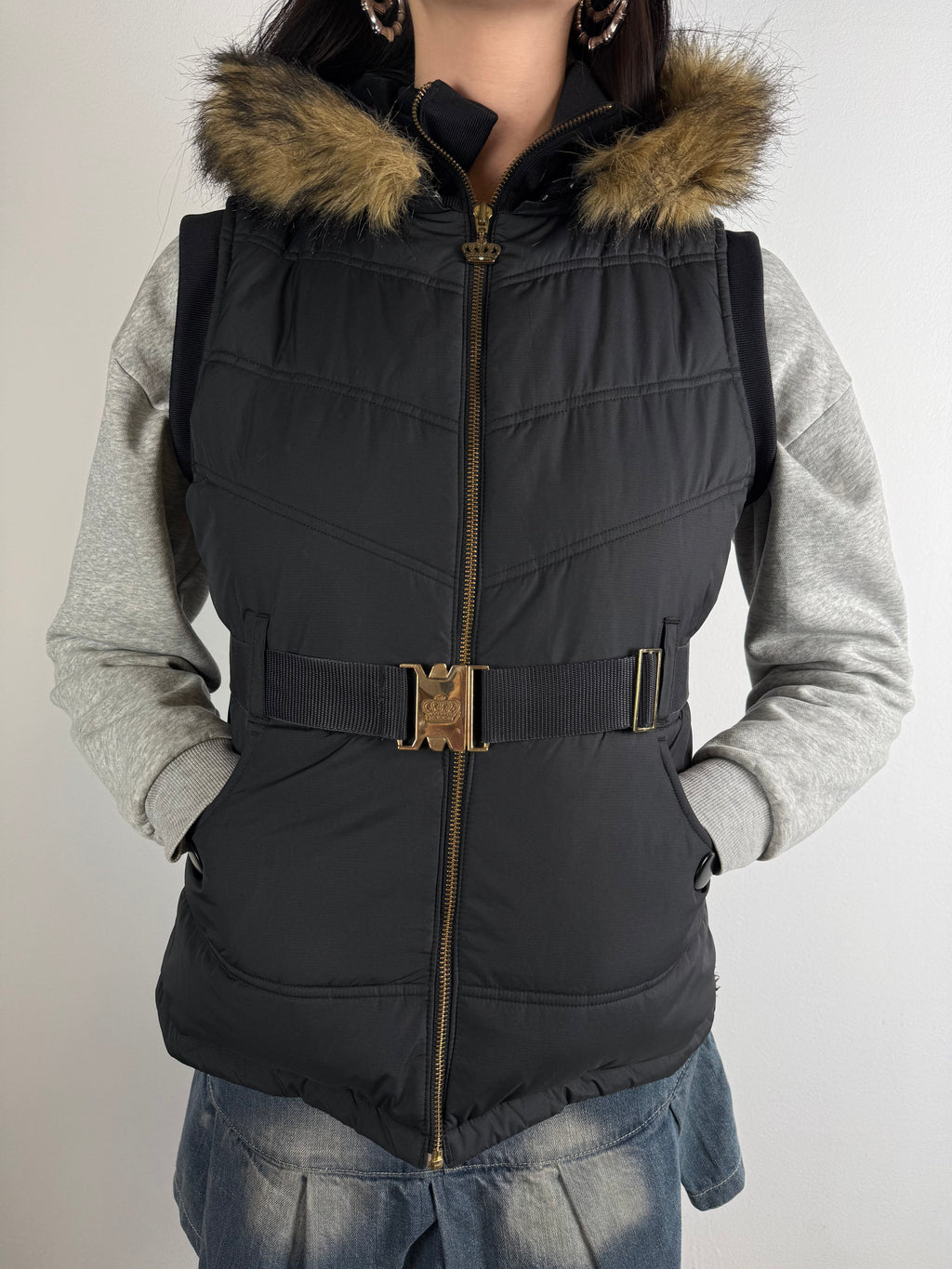 Tragebild von Vintage Black Fur Puffer Vest S/M von vorne