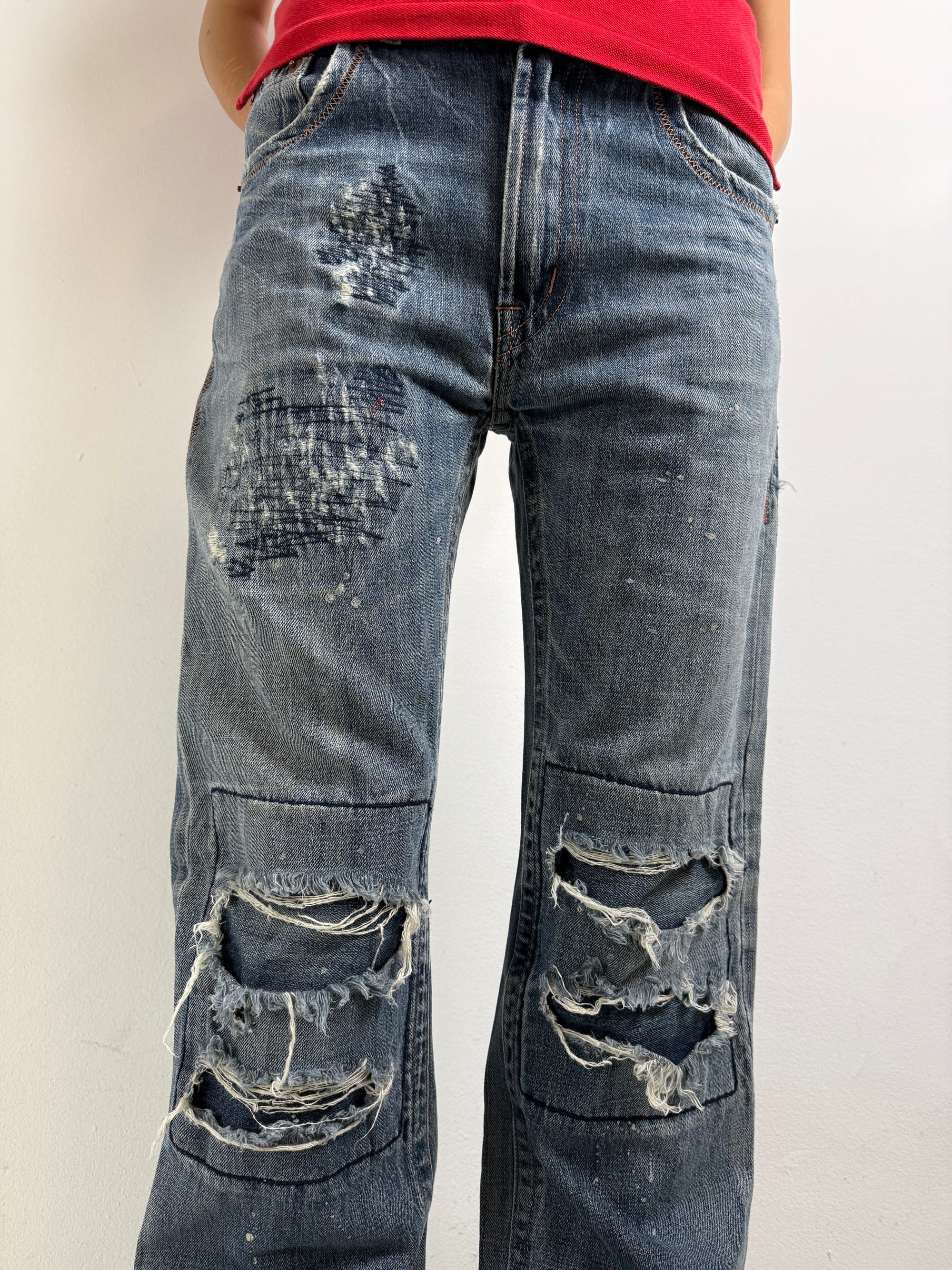 Detailliertes Tragebild von Vintage Big Train Ripped Bootcut Denim M von vorne