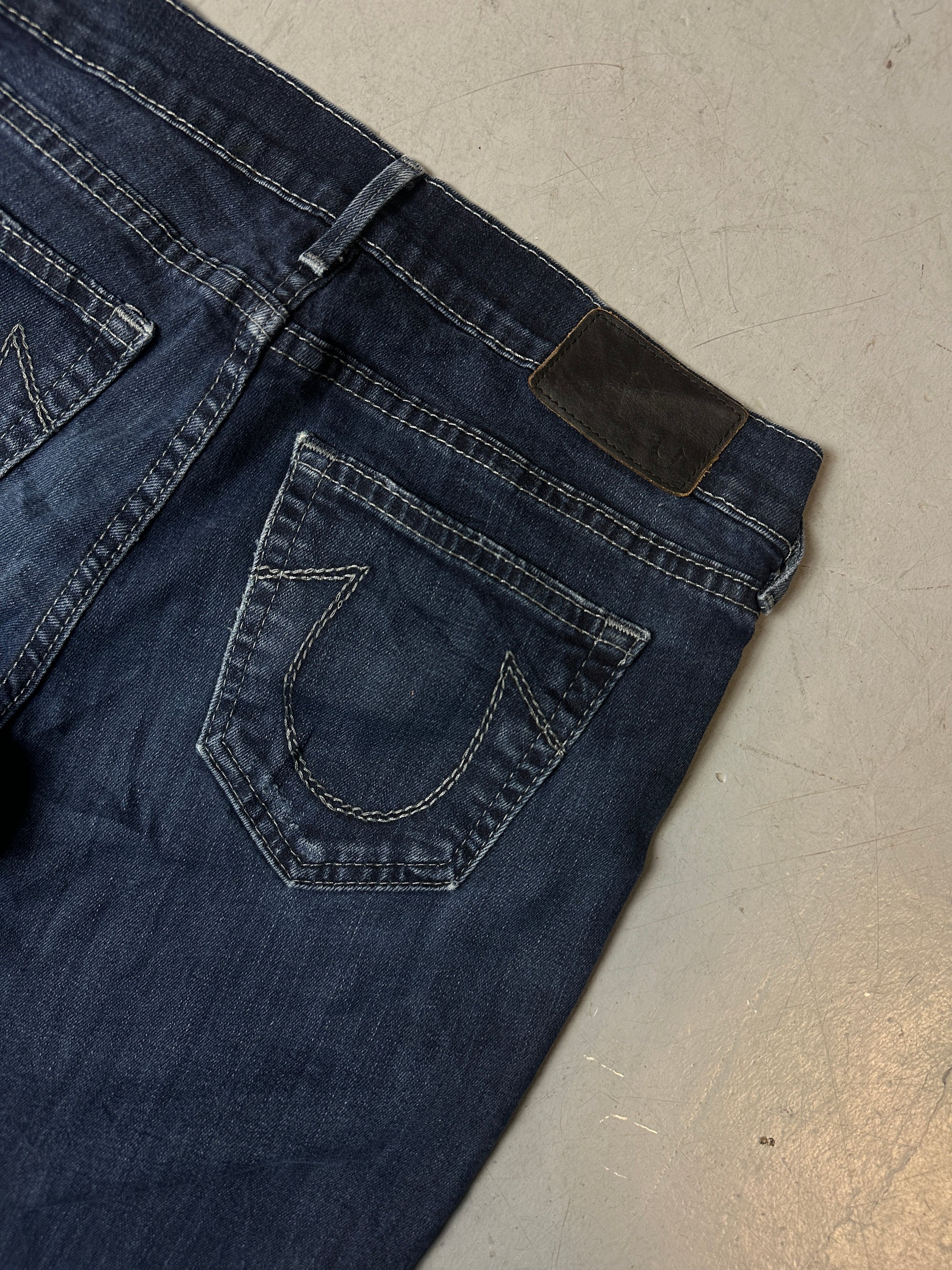 Detailbild von Vintage Navy True Religion Denim von hinten