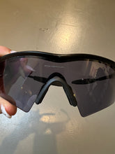 Laden Sie das Bild in den Galerie-Viewer, Oakley Sunglasses Black
