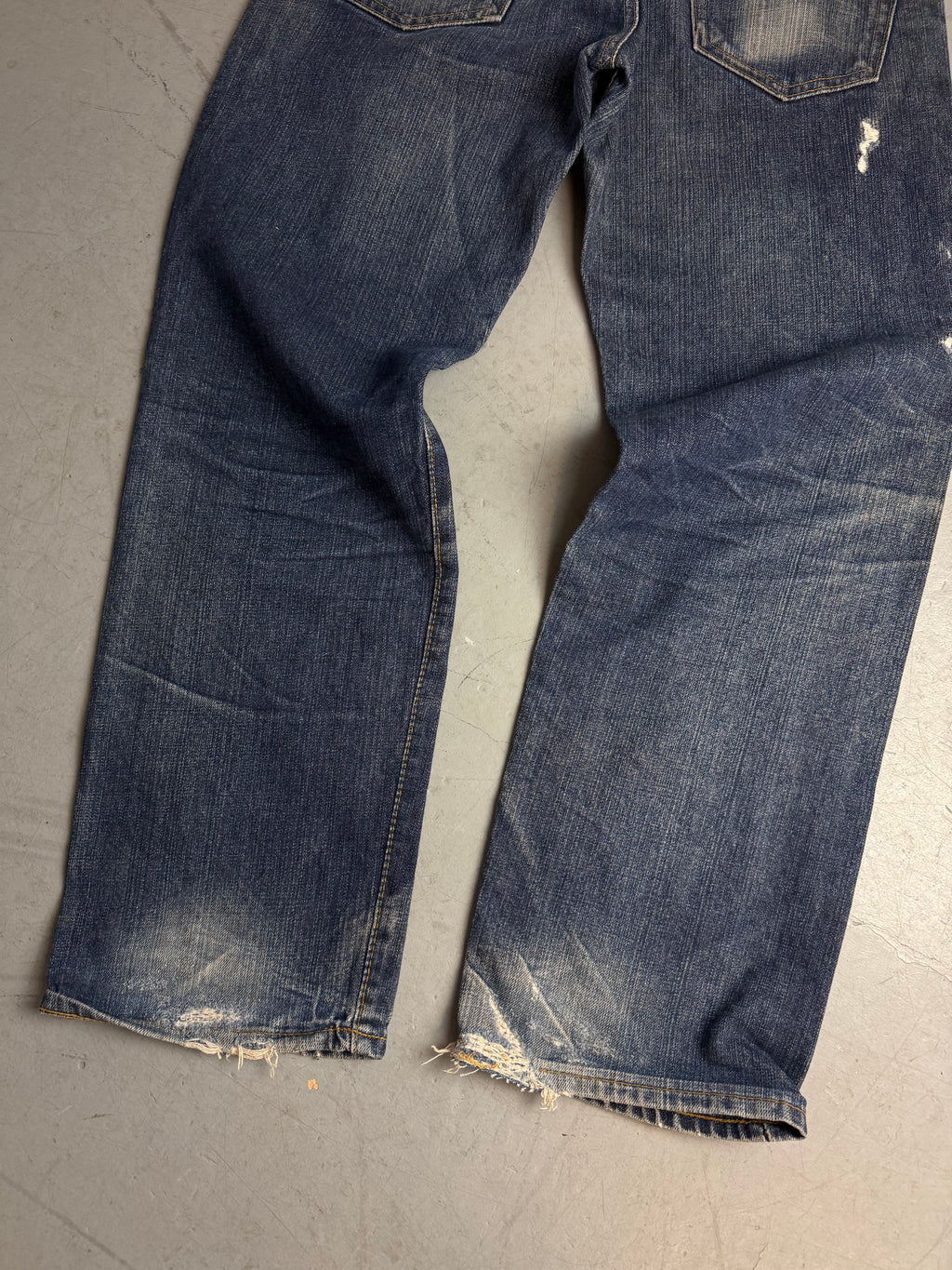 Levi’s 501XX dunkelblaue straight leg denim Jeans für Herren. Vintage Y2K second Hand Fashion. 