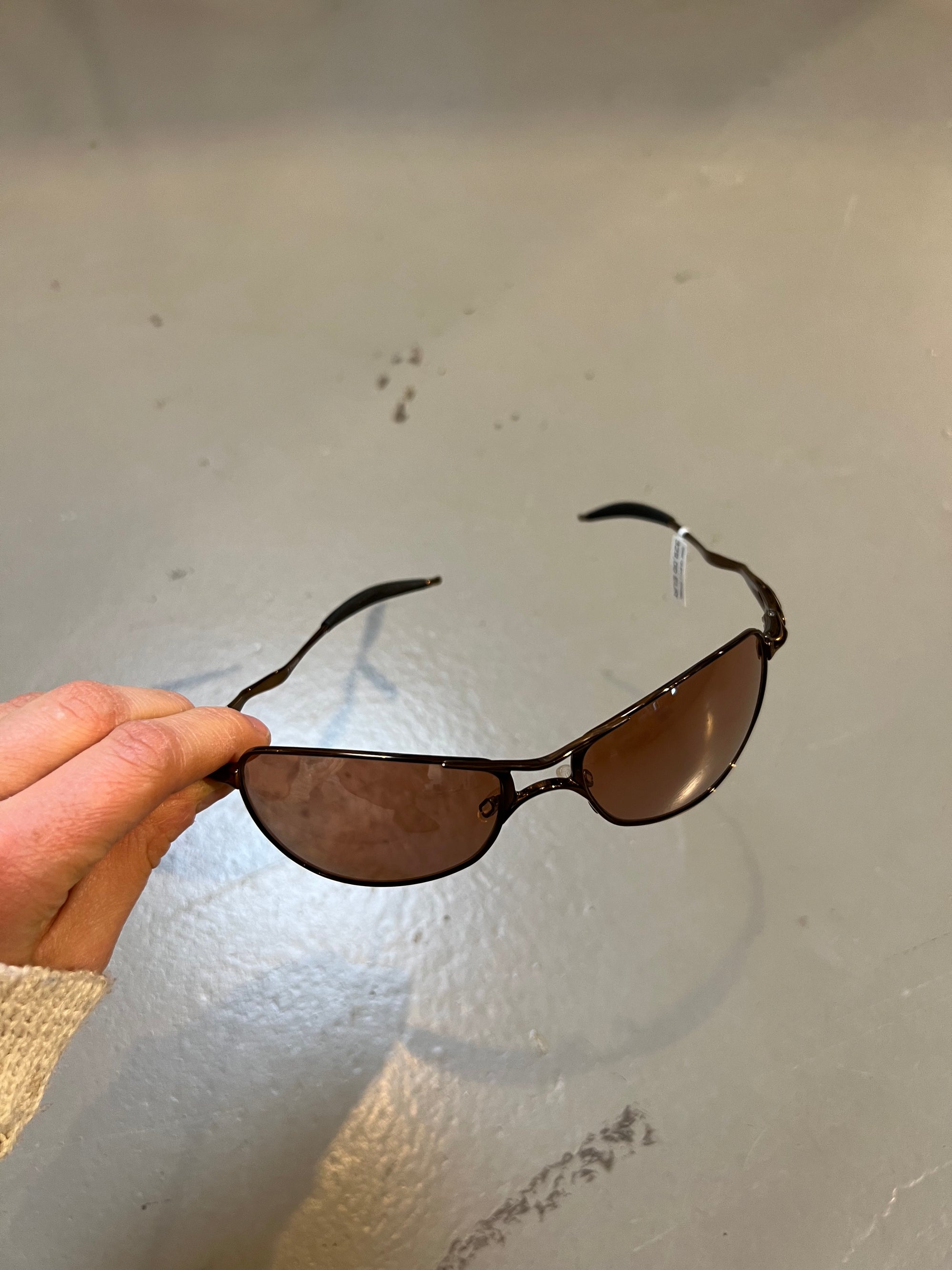 Produktbild von Oakley Titanium Sunglasses von Schräg vorne