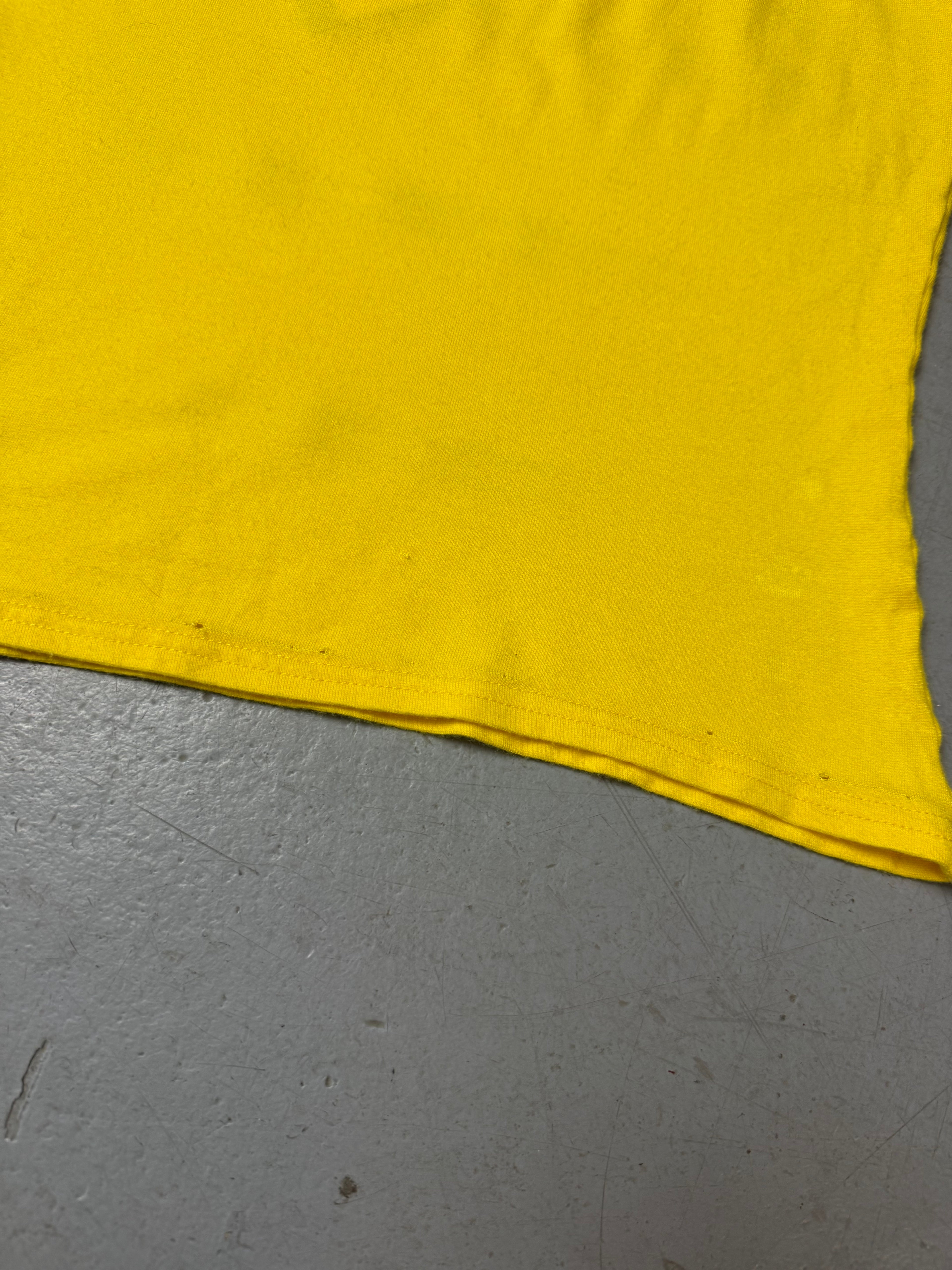 Vintage Yellow Rhinestone Crop Top Whit a nice color and glitter stones for girls. Y2K Second Hand 2000s Fashion 