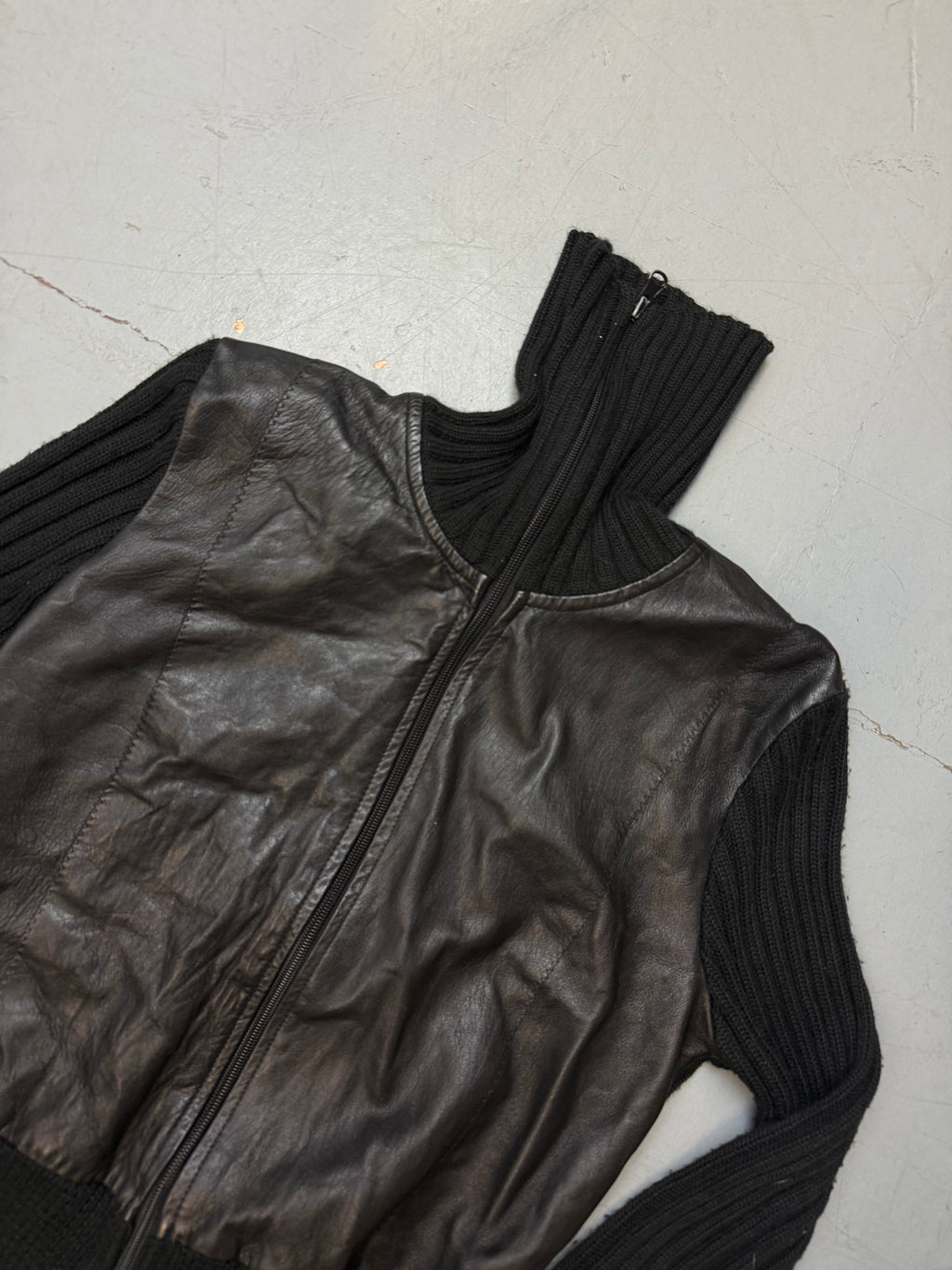 Vintage Black Knit and Leather Zip Up für Damen. Y2K Second Hand 2000s Fashion
