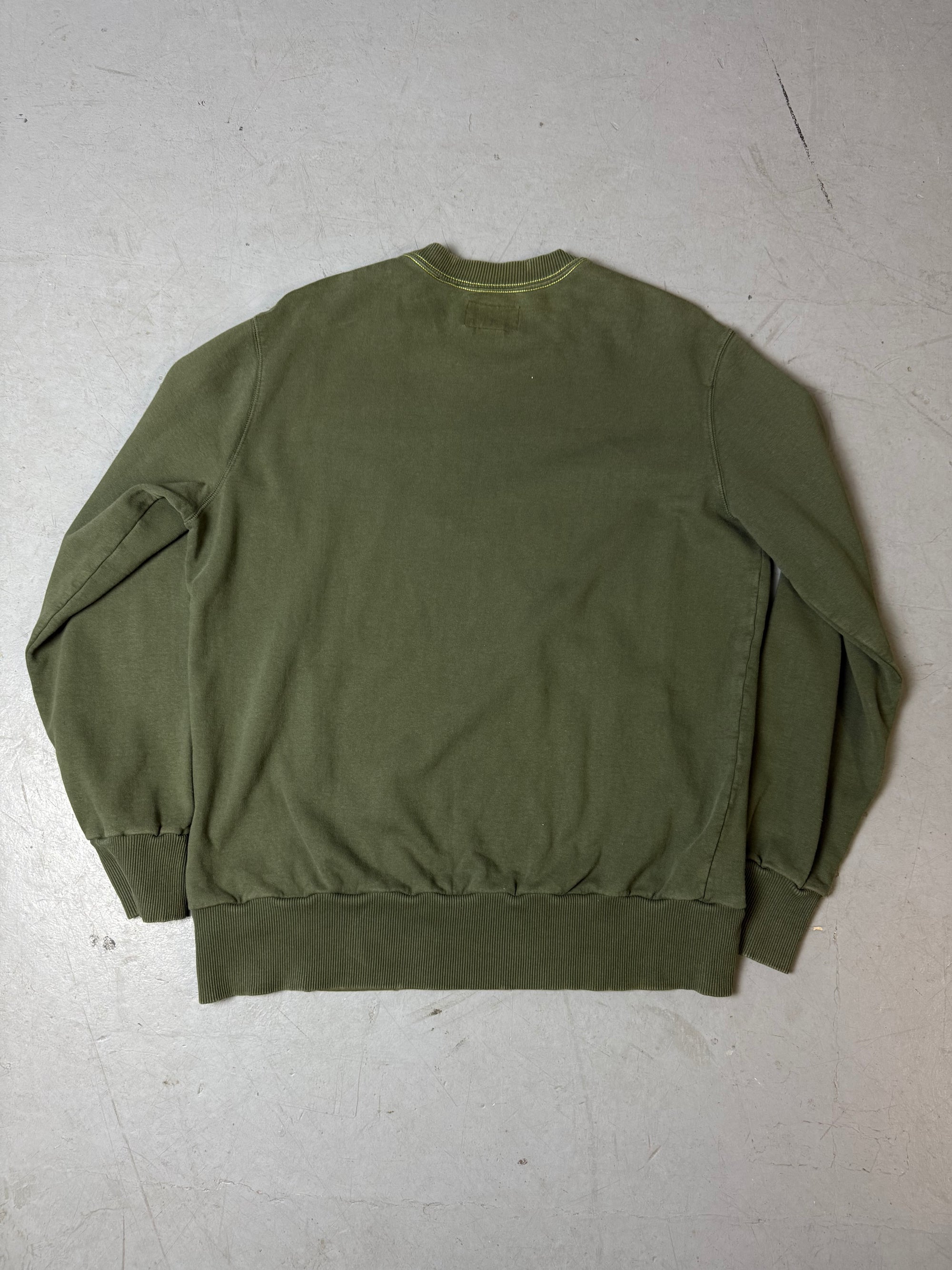 Produktbild von Vintage Energie Khaki Green Sweater von vorne