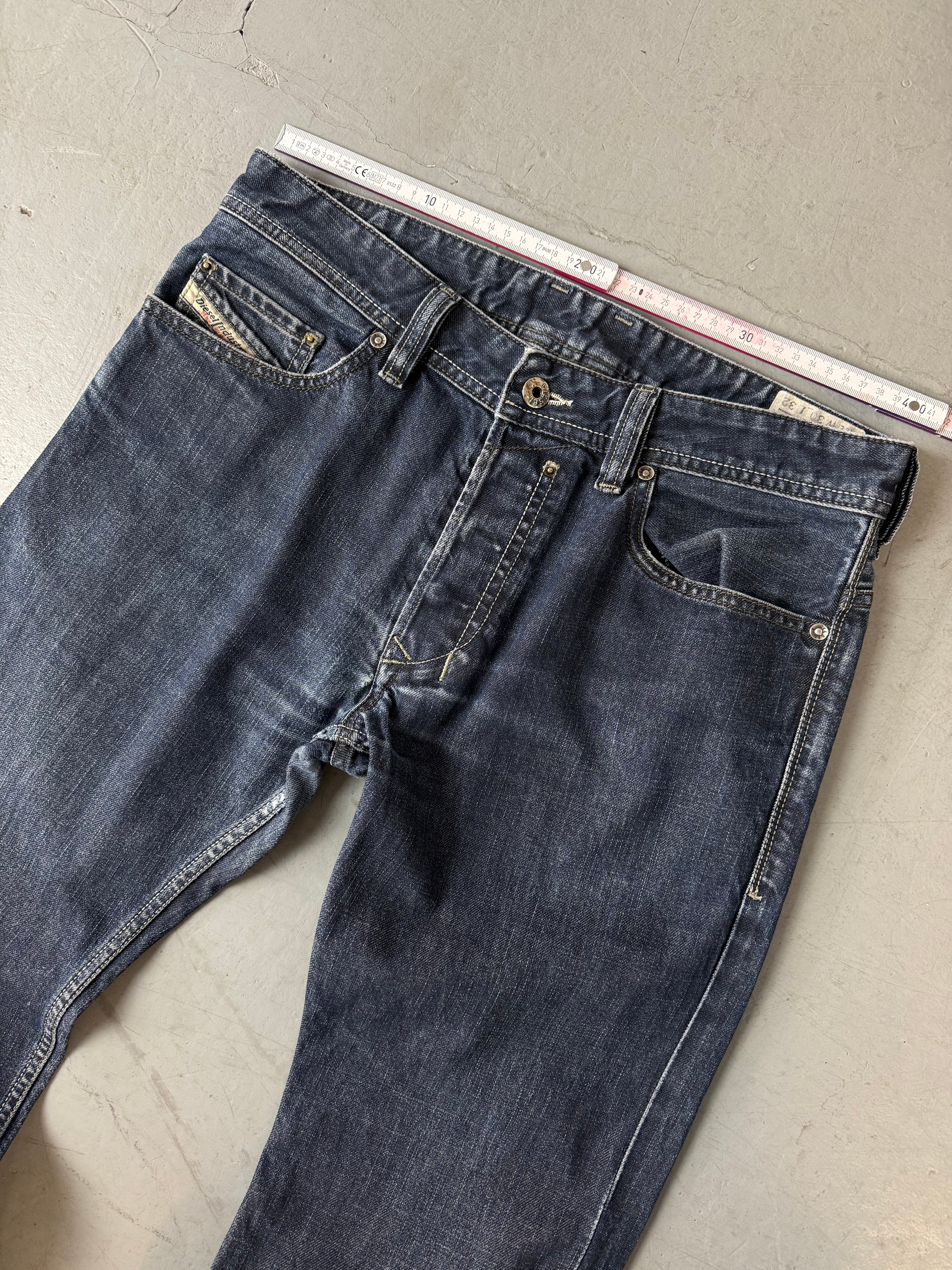 Vintage Diesel Safado Straight Leg Jeans für Herren. Y2K Second Hand 2000s Fashion