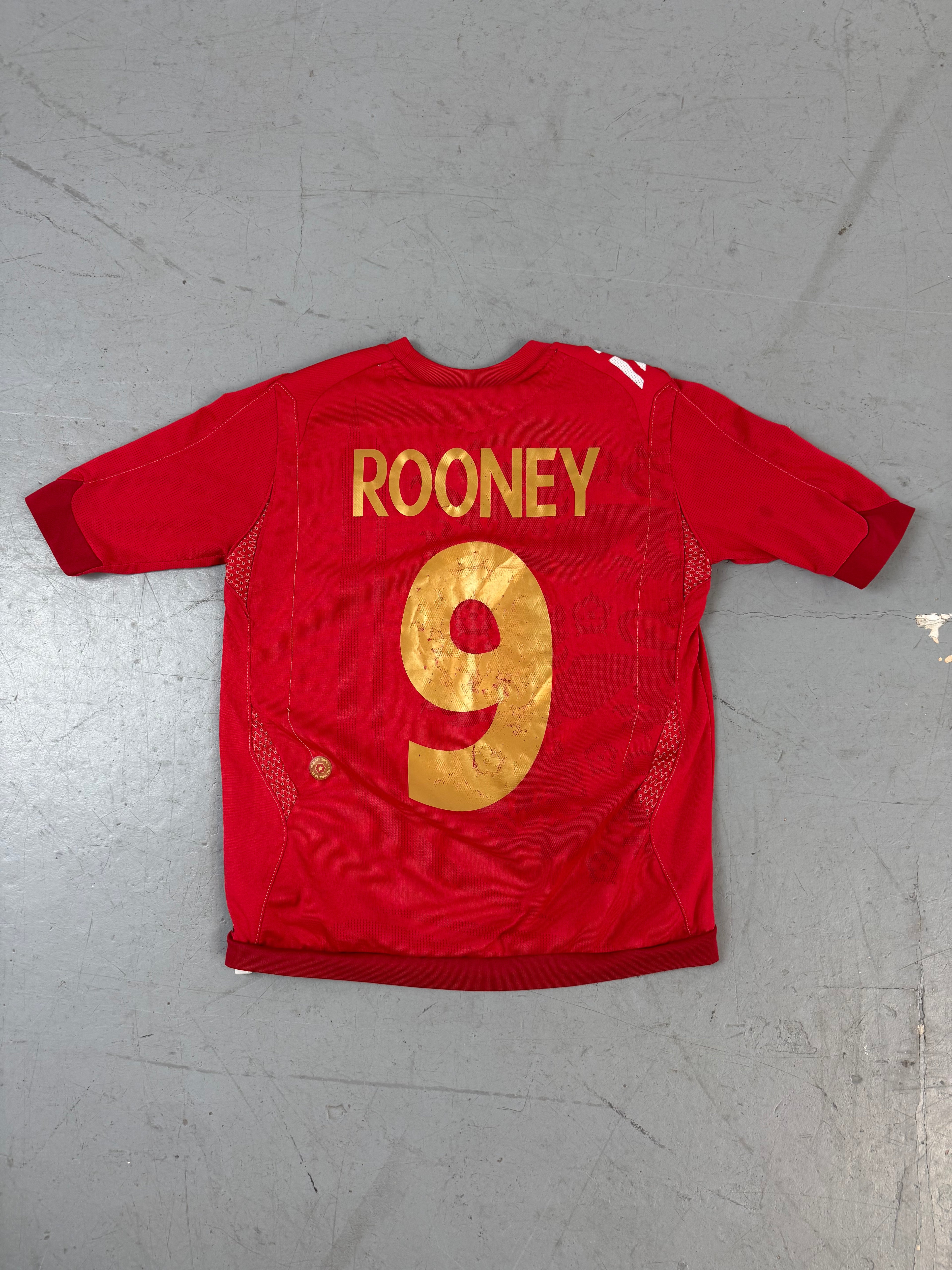 Vintage Umbro England 06-08 Away Jersey für Männer. Secondhand Y2K 2000s Fashion