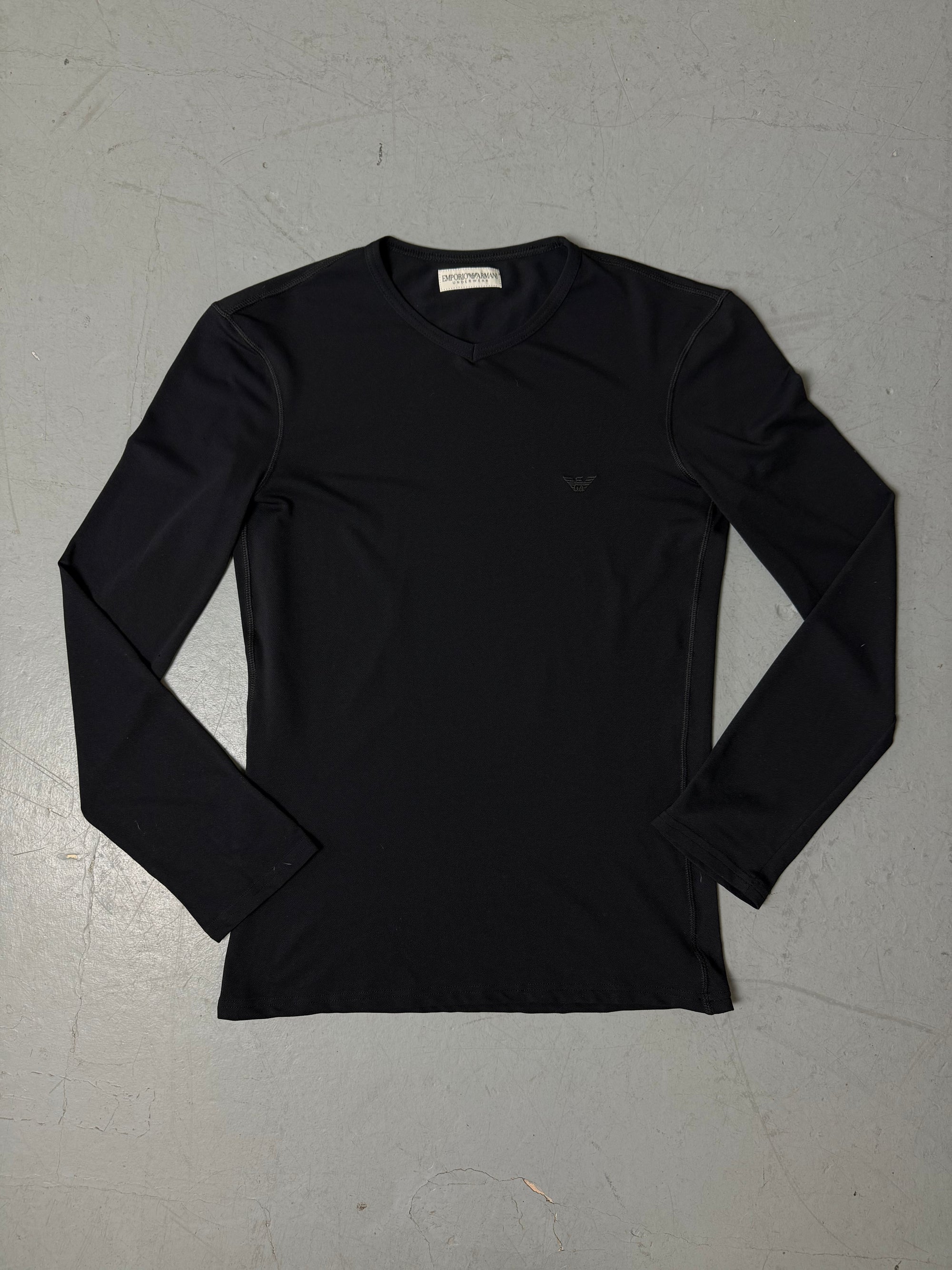 Ein schwarzes Basic longsleeve von emporio Armani 