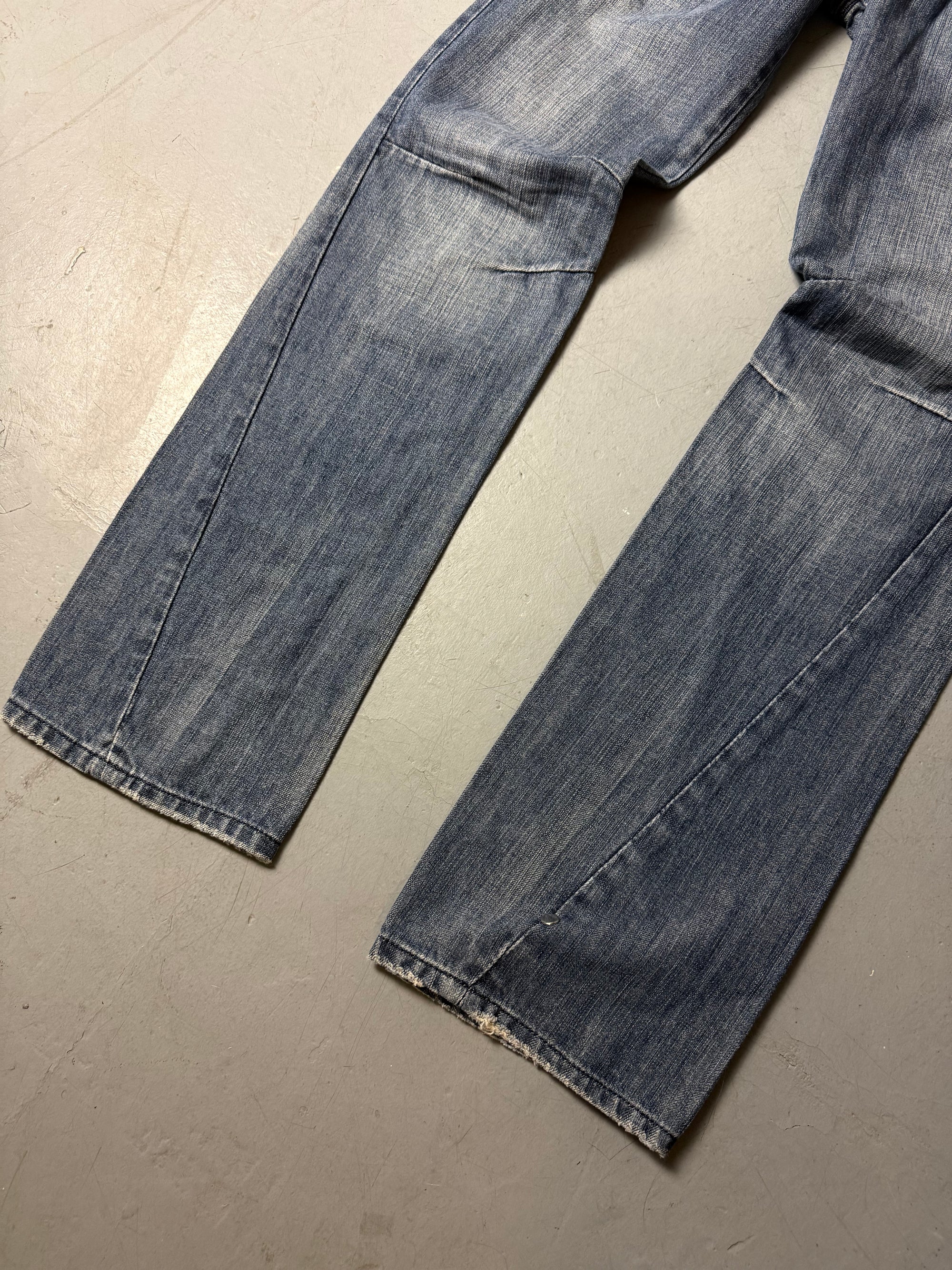 Detailliertes Produktbild von Vintage Asida Industry Straight Leg Jeans S von vorne 