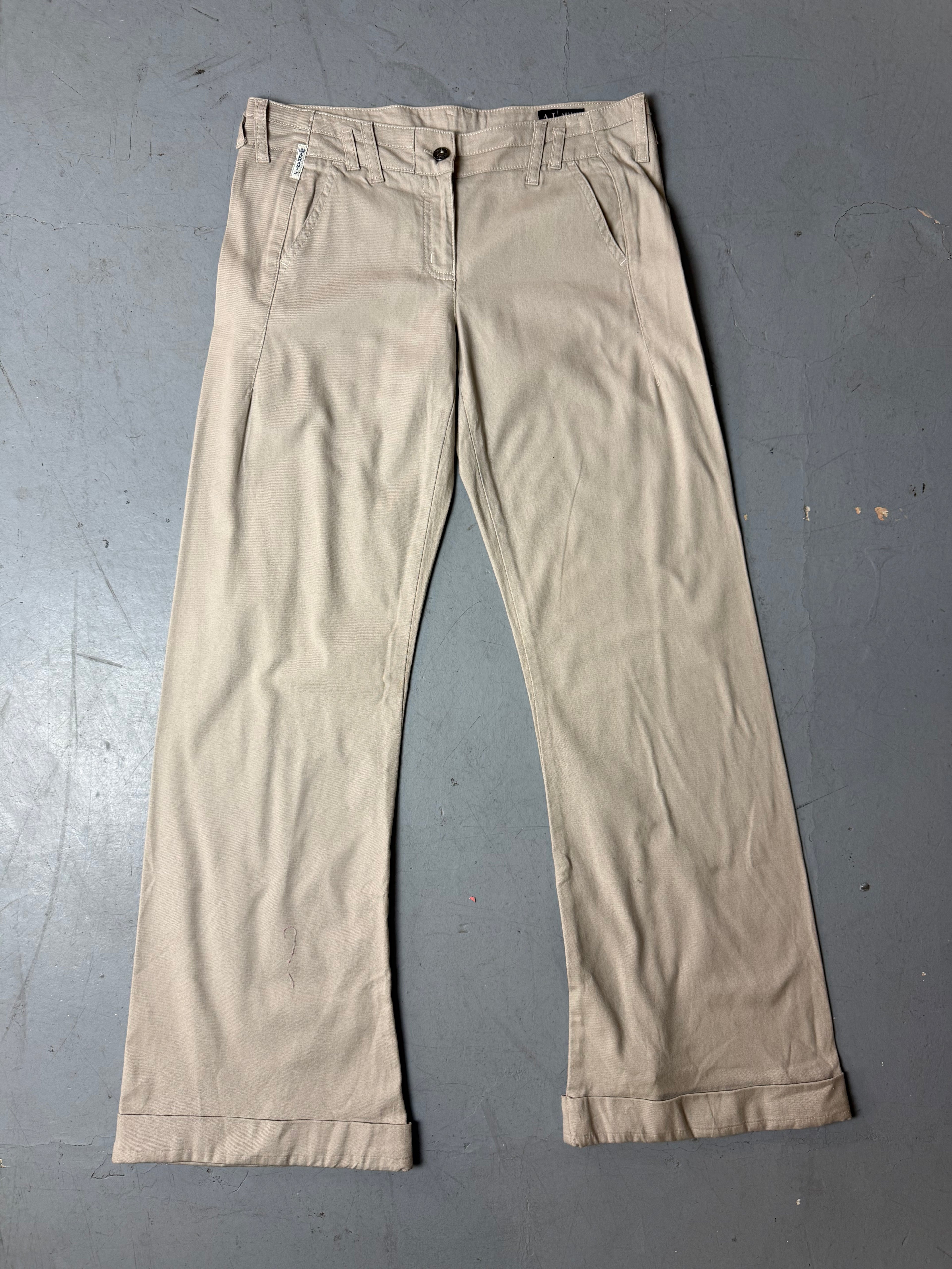 Produktbild von einer Vintage Armani Jeans Beige Pants von vorne
