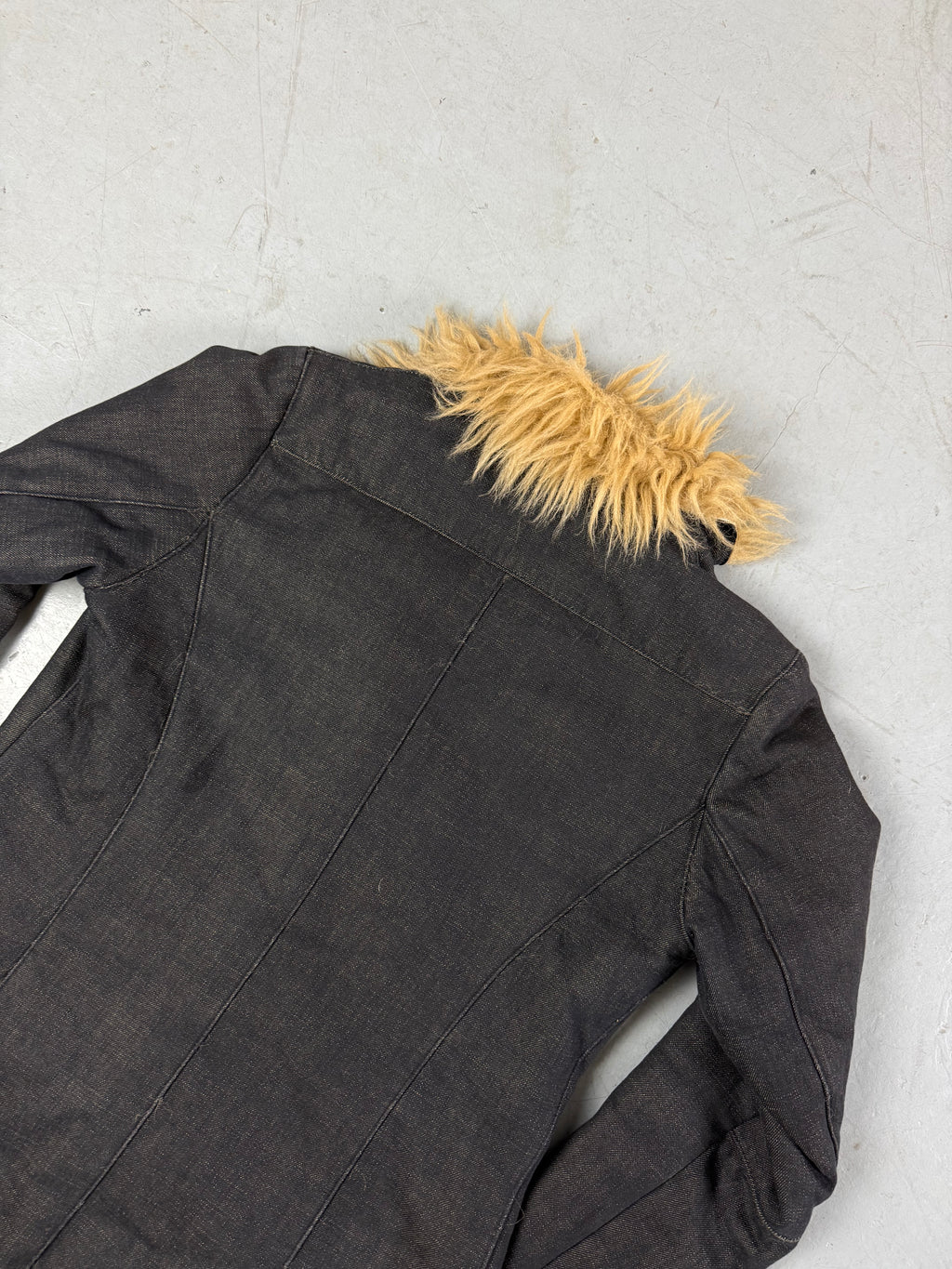 Detailliertes produktbild von hinten