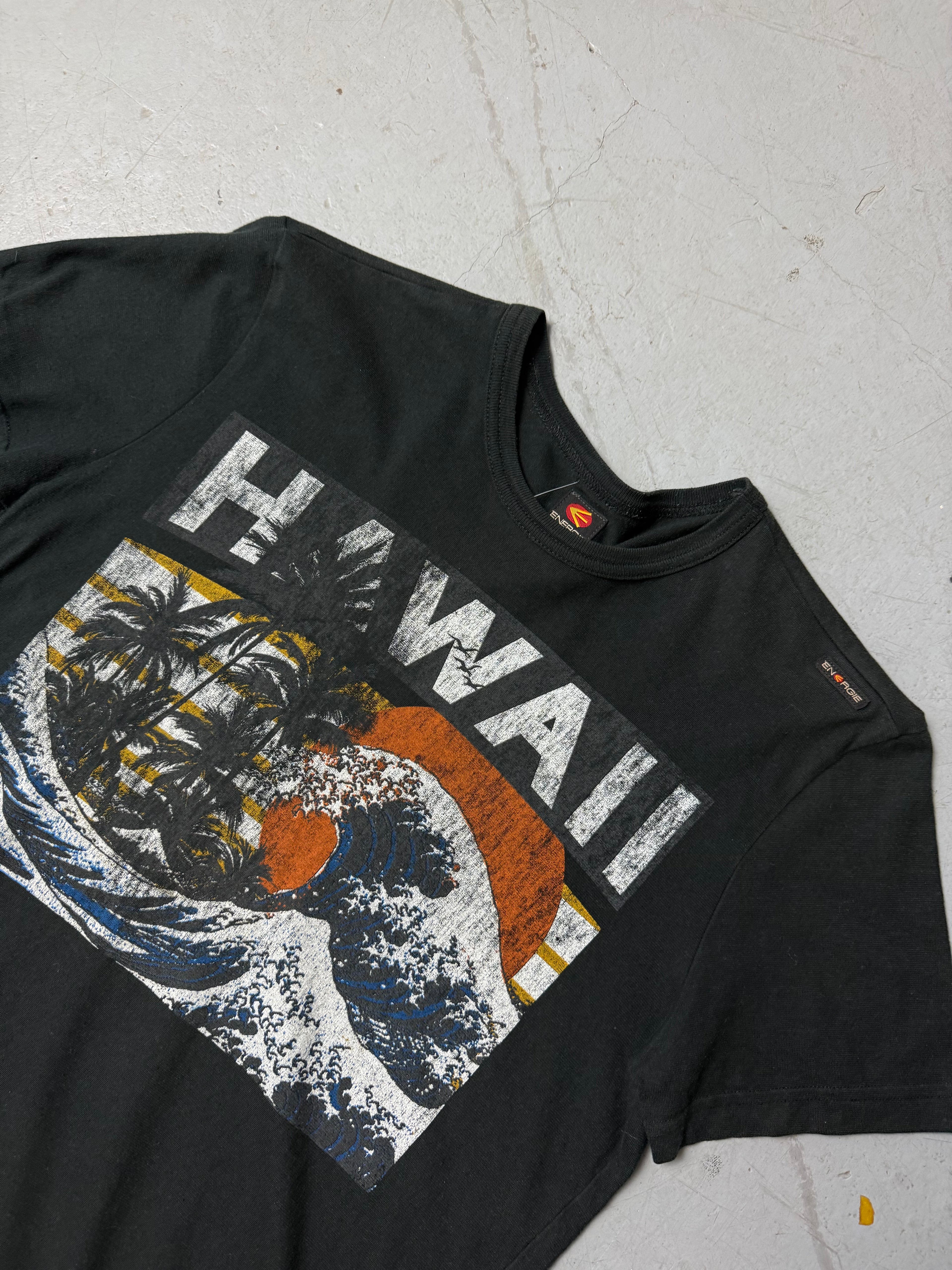 Vintage Energie Black Hawaii Printed T-Shirt for boys. Y2K Second Hand 2000s Fashion 