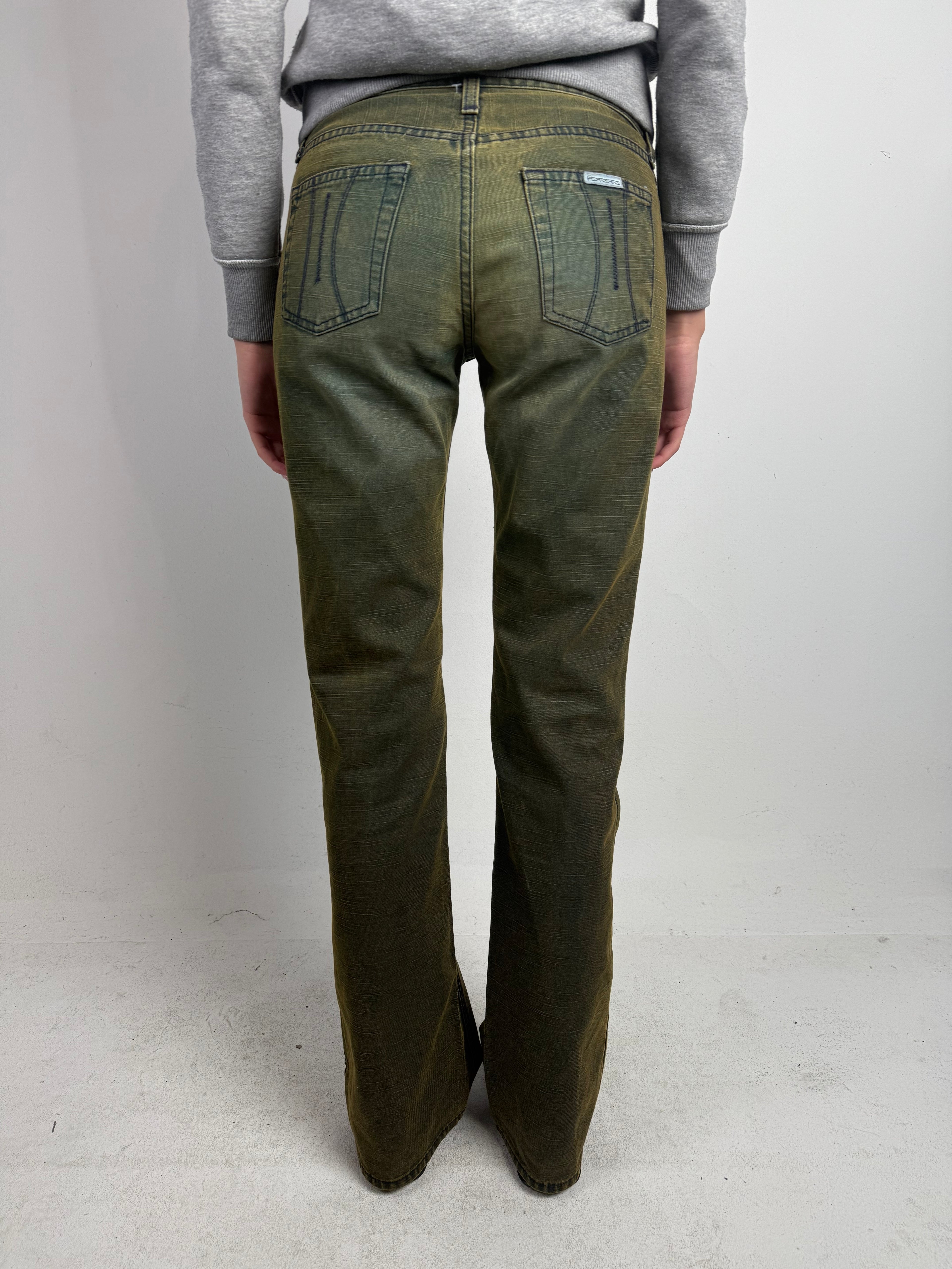 Tragebild von einer Vintage Fornarina Mid Waist Green Bootcut Jeans von hinten