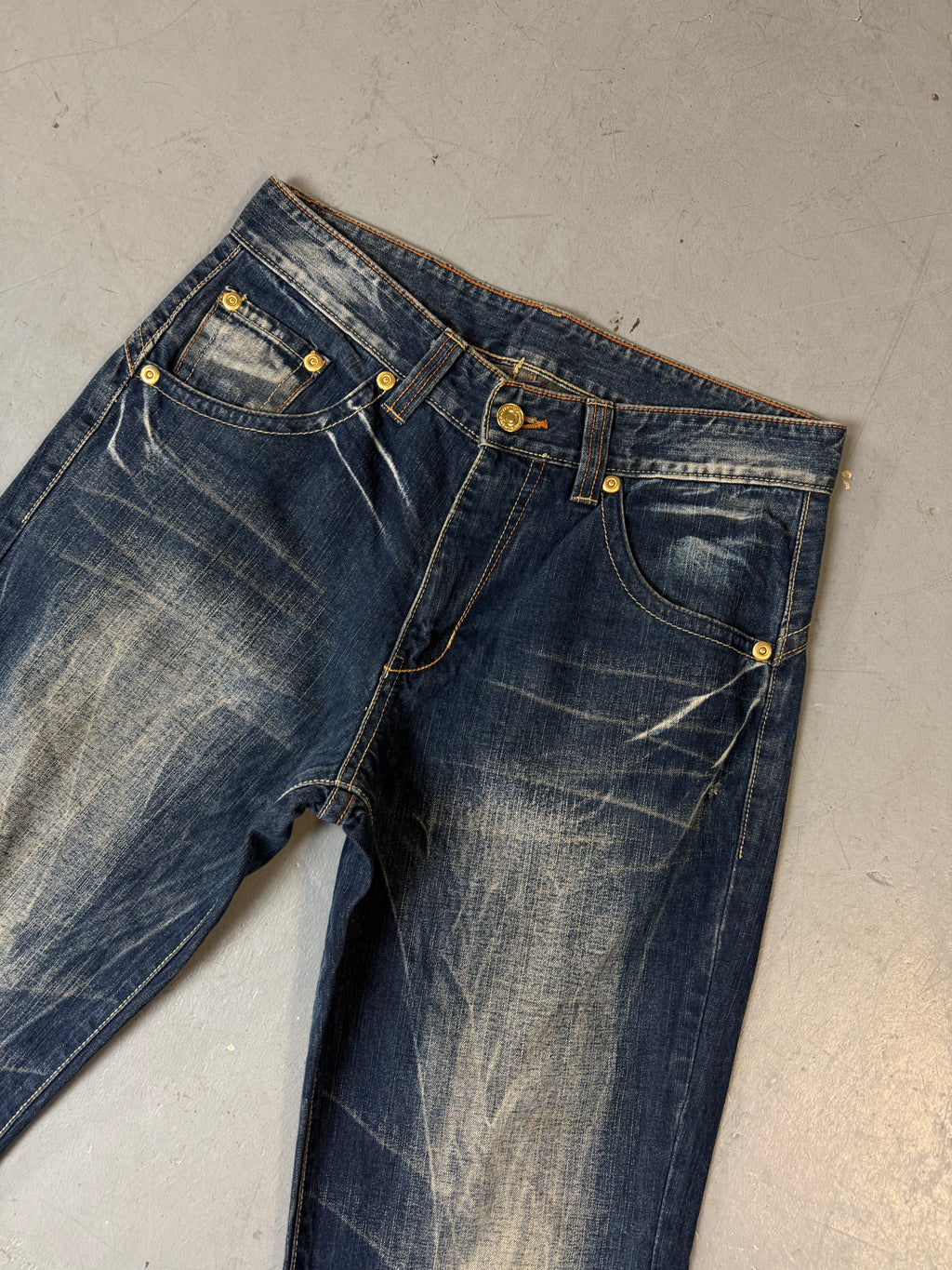 Detailliertes Produktbild von Vintage Big Group Japanese Printed Denim S von vorne