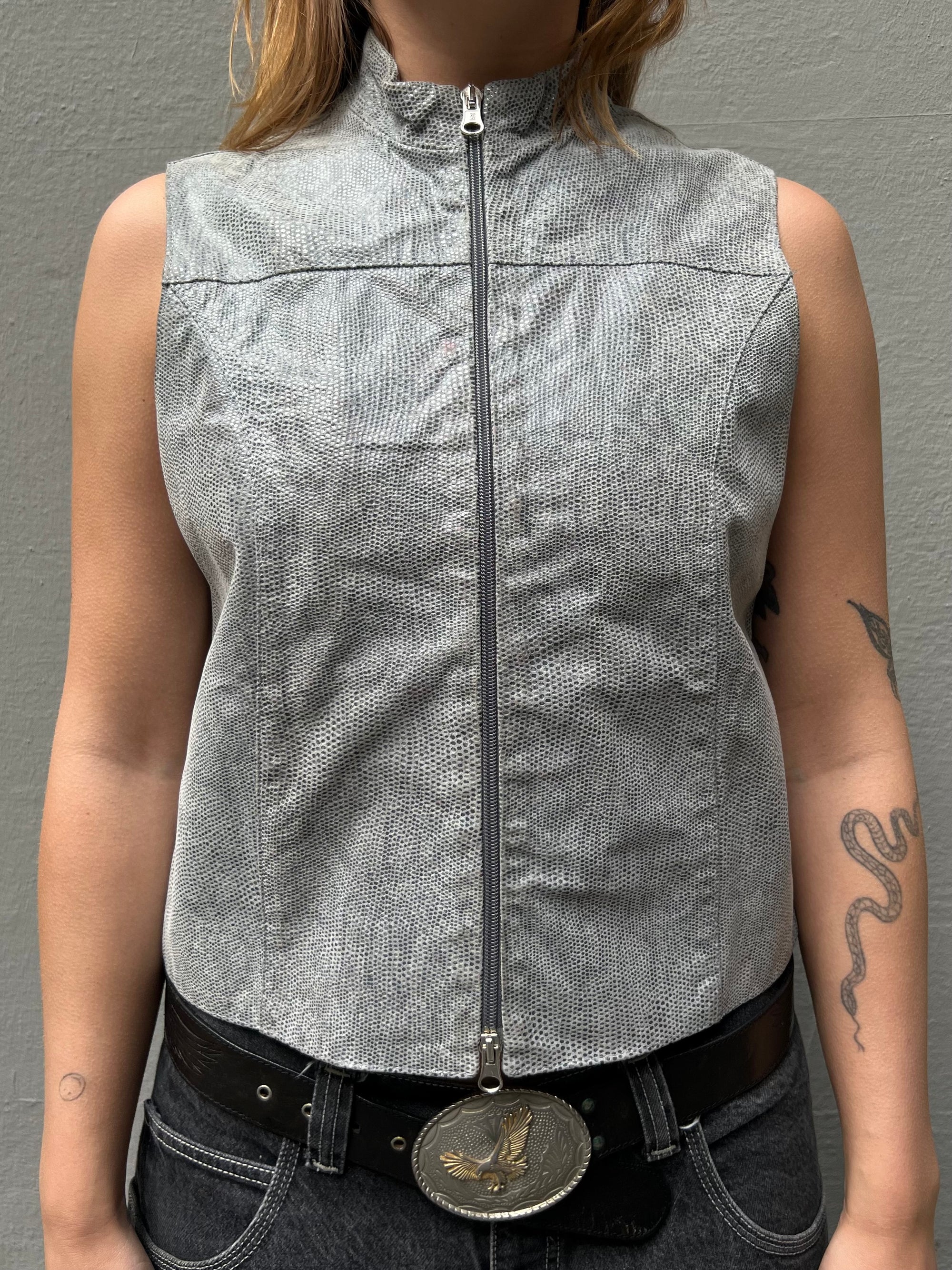 Trage Bild der Vintage Full Zip Vest M/L von vorne