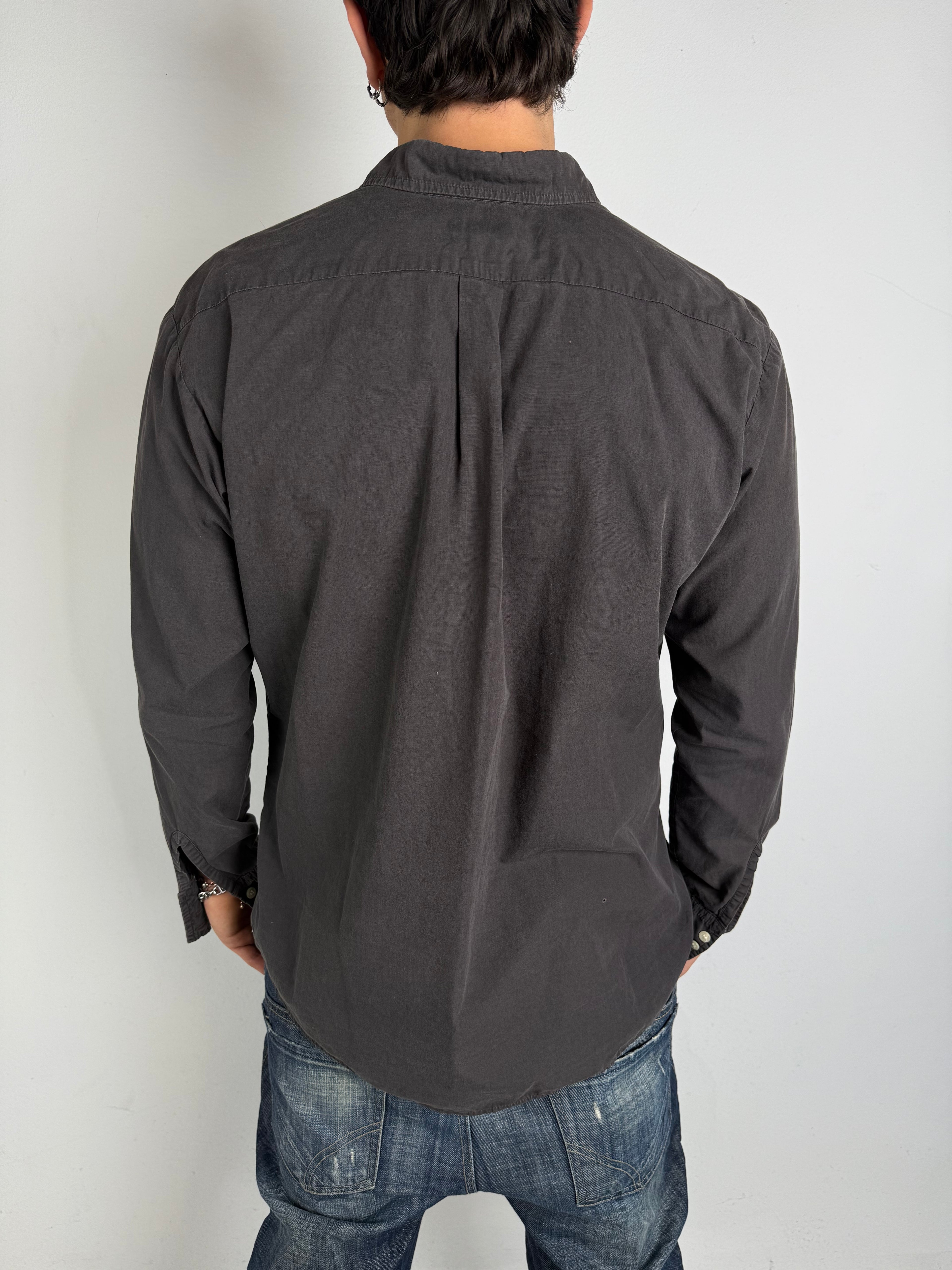 Tragebild von grauem Diesel Hemd von hinten
