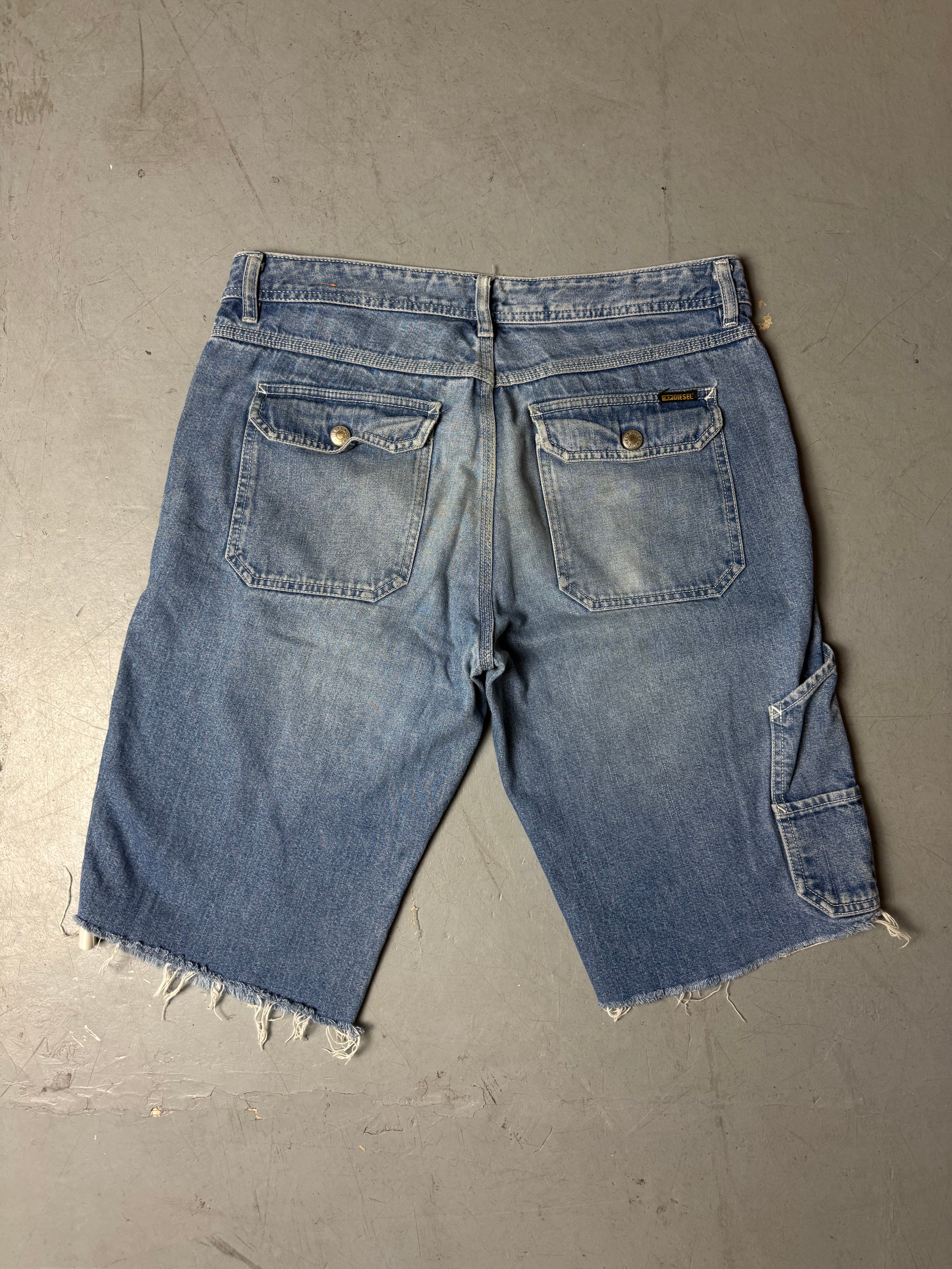 Produktbild von Vintage Diesel Denim Jorts von hinten 