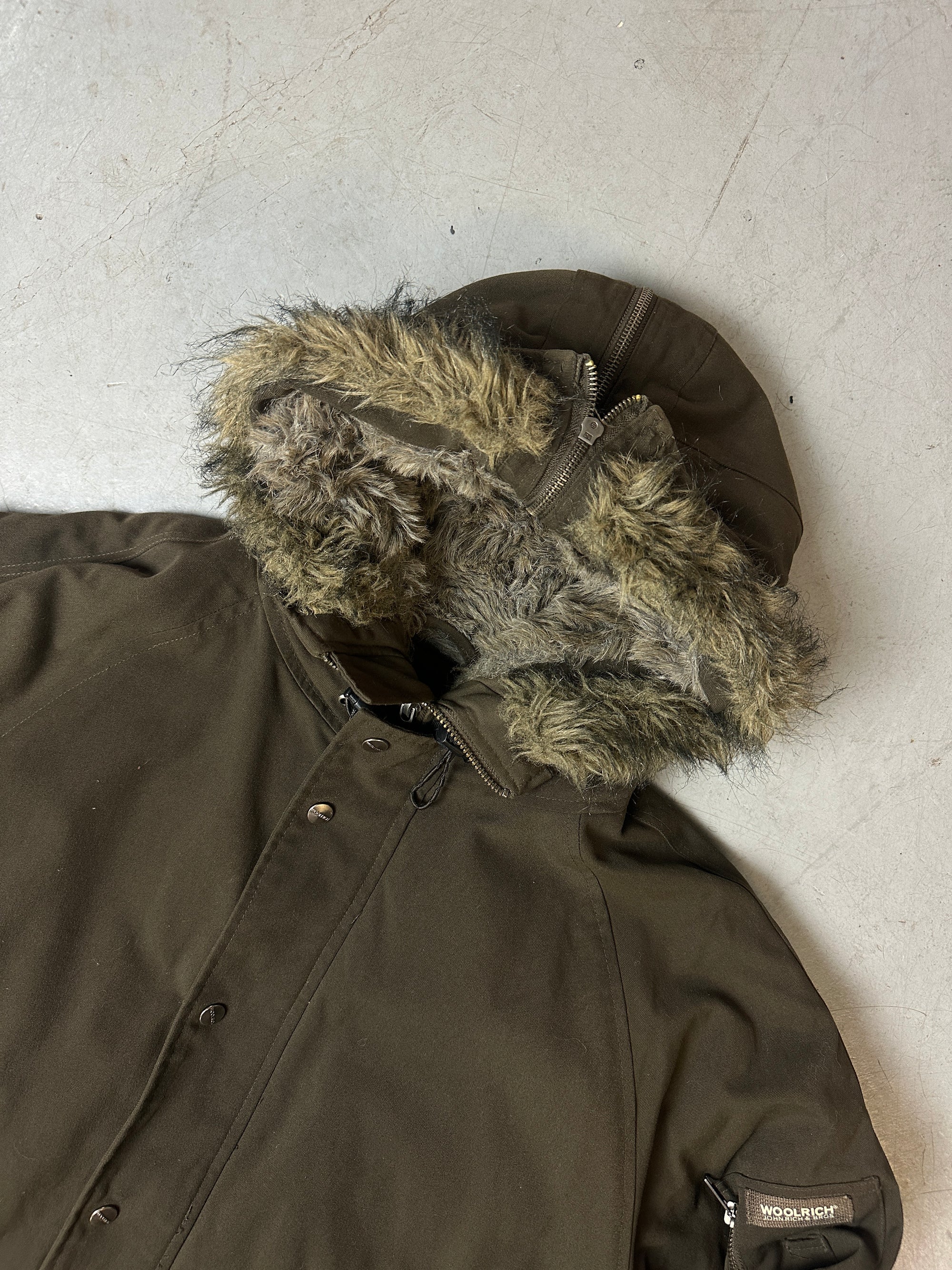 Detailbild von Vintage Woolrich Brown Winter Jacket Von vorne