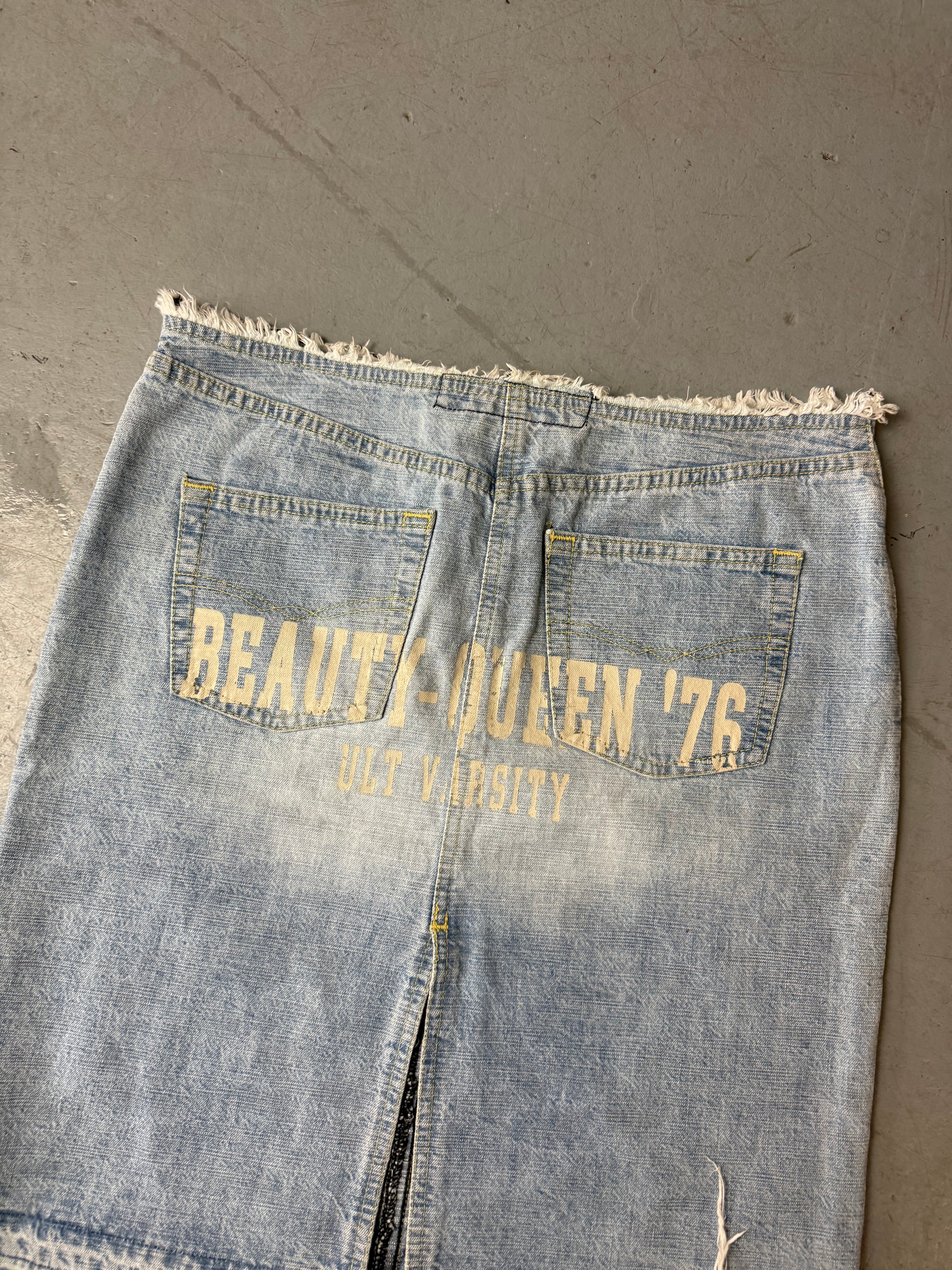 Vintage Vintage Unlimited Denim Midi Skirt with Backprint für Damen. Y2K Secondhand 2000s Fashion.