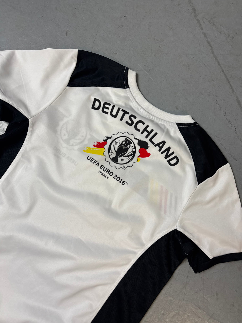 Detailbild von einem Vintage UEFA Euro 2016 Fan Jersey von hinten