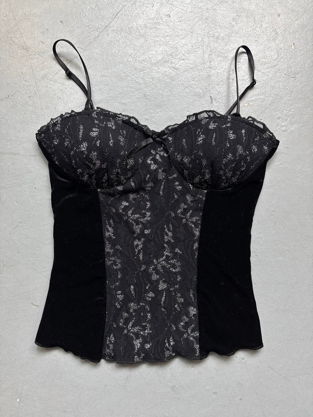 Vintage Baroque Floral Pattern Top in black for girl’s. Y2K Second Hand 2000s Fashion 