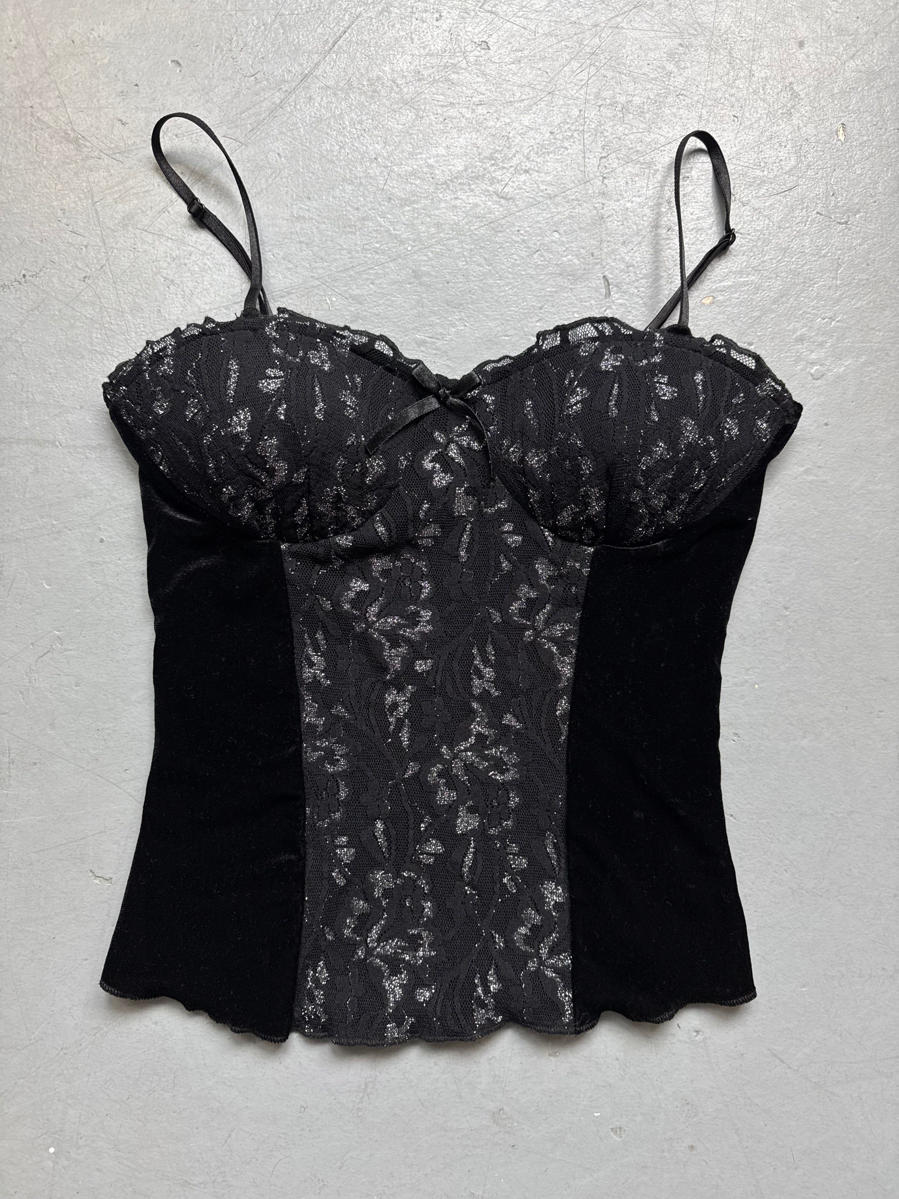 Vintage Baroque Floral Pattern Top in black for girl’s. Y2K Second Hand 2000s Fashion 