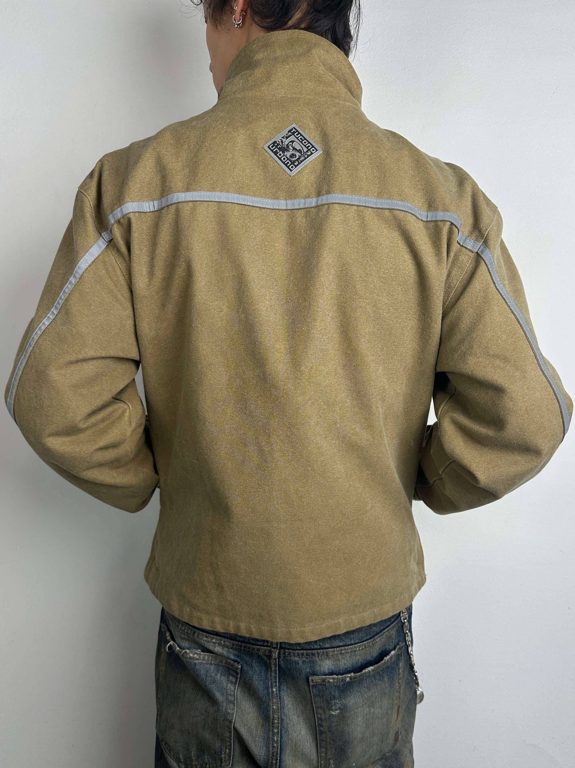 Tragebild von einer Vintage Beige Reflective Stripe Jacket von hinten