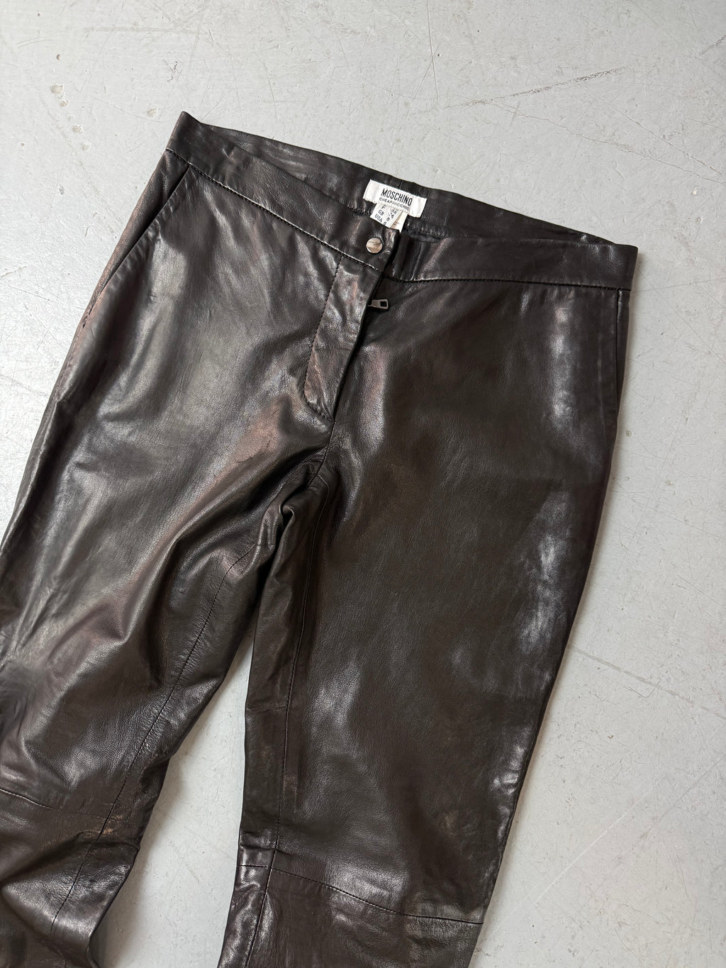 Vintage Moschino Black Leather Pants für Herren. Secondhand Y2K 2000s Fashion