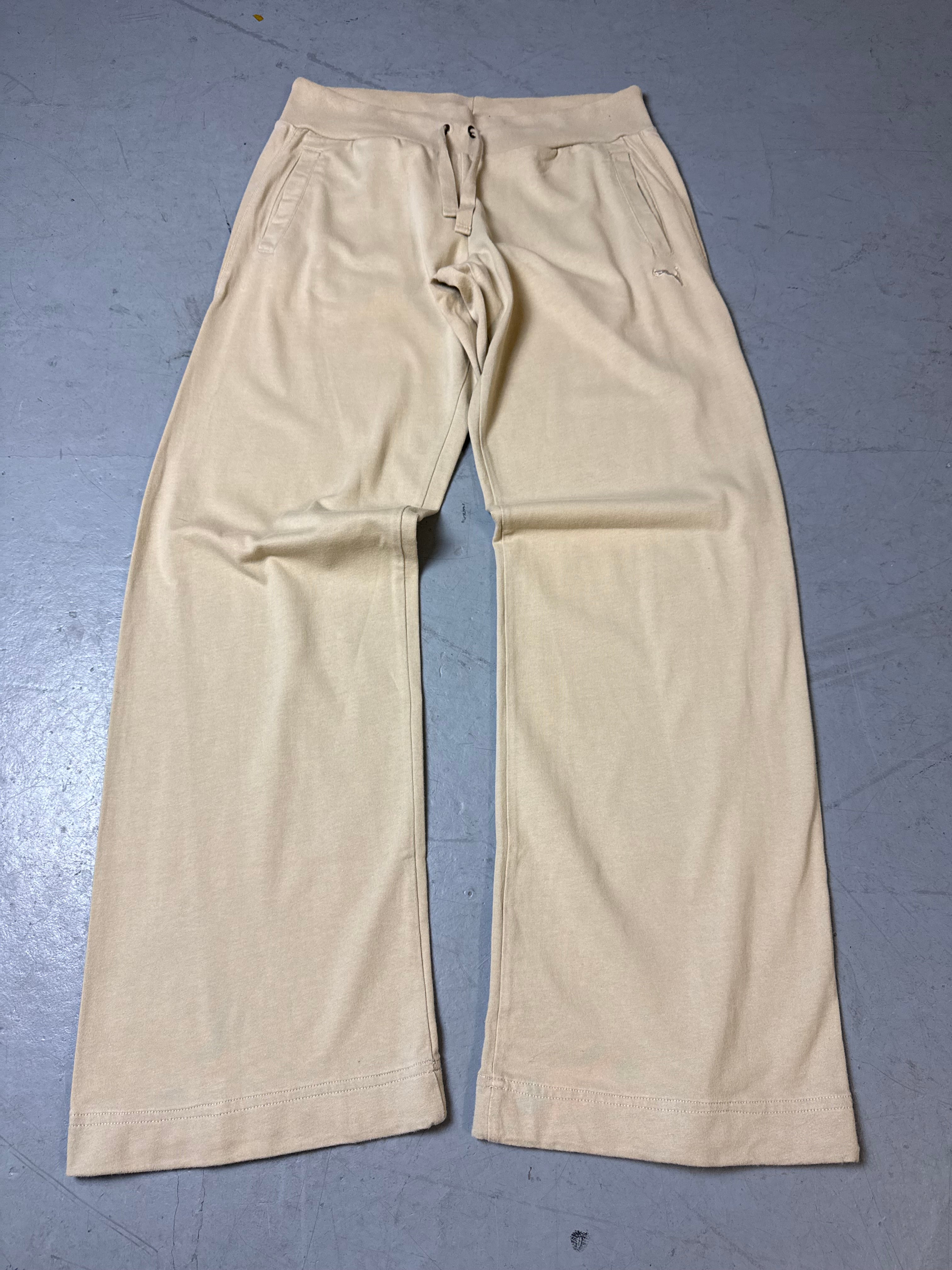Eine beige Puma Jogger Trackpants Sporthose vintage Y2K 