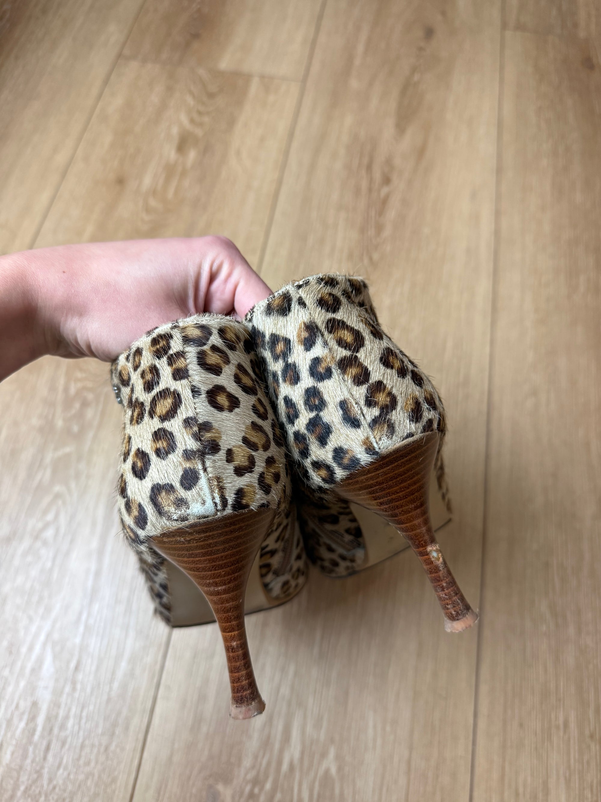  Detailbild von Vintage Buffalo Faux Fur Leopard Heels von hinten