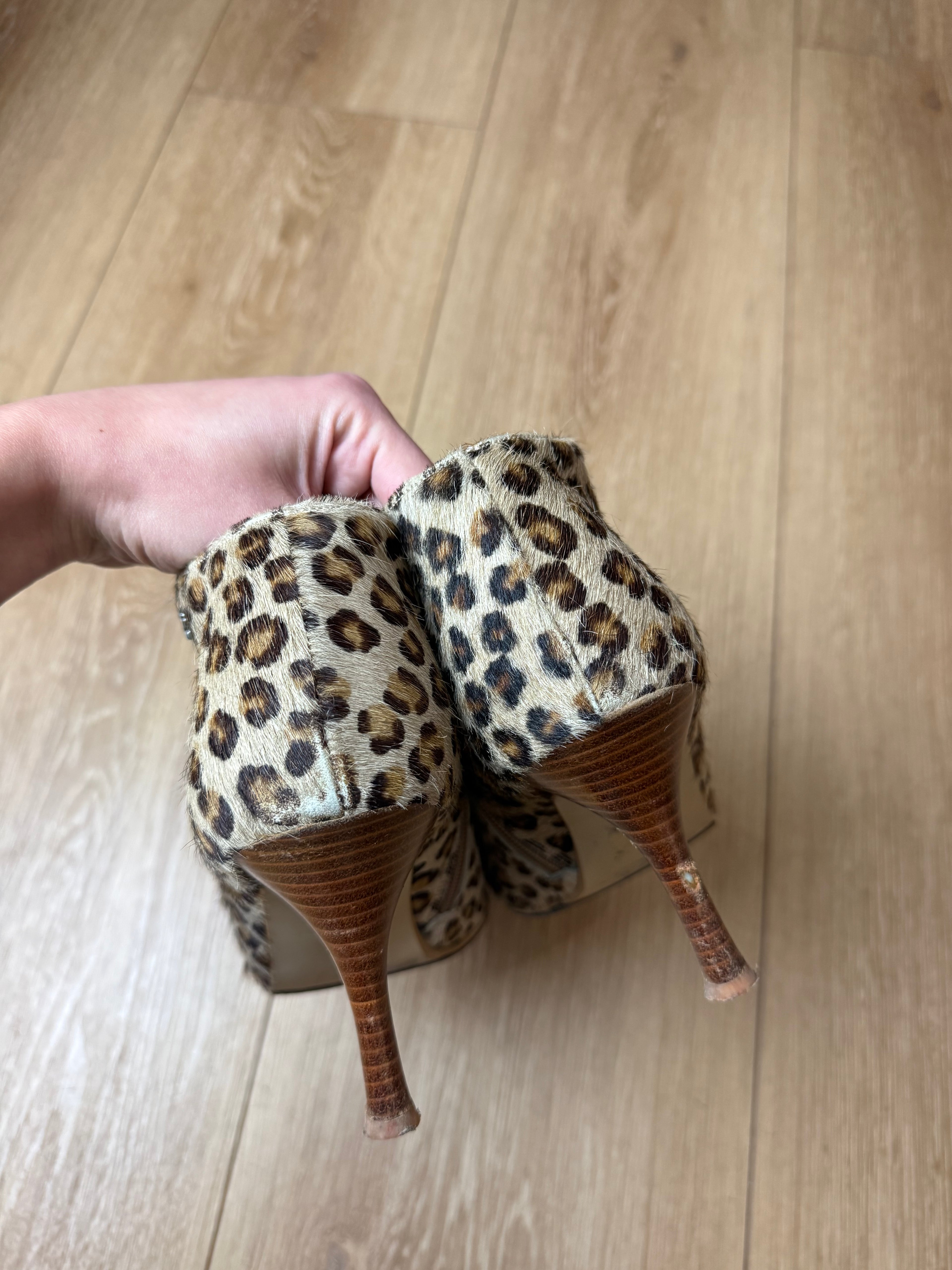  Detailbild von Vintage Buffalo Faux Fur Leopard Heels von hinten