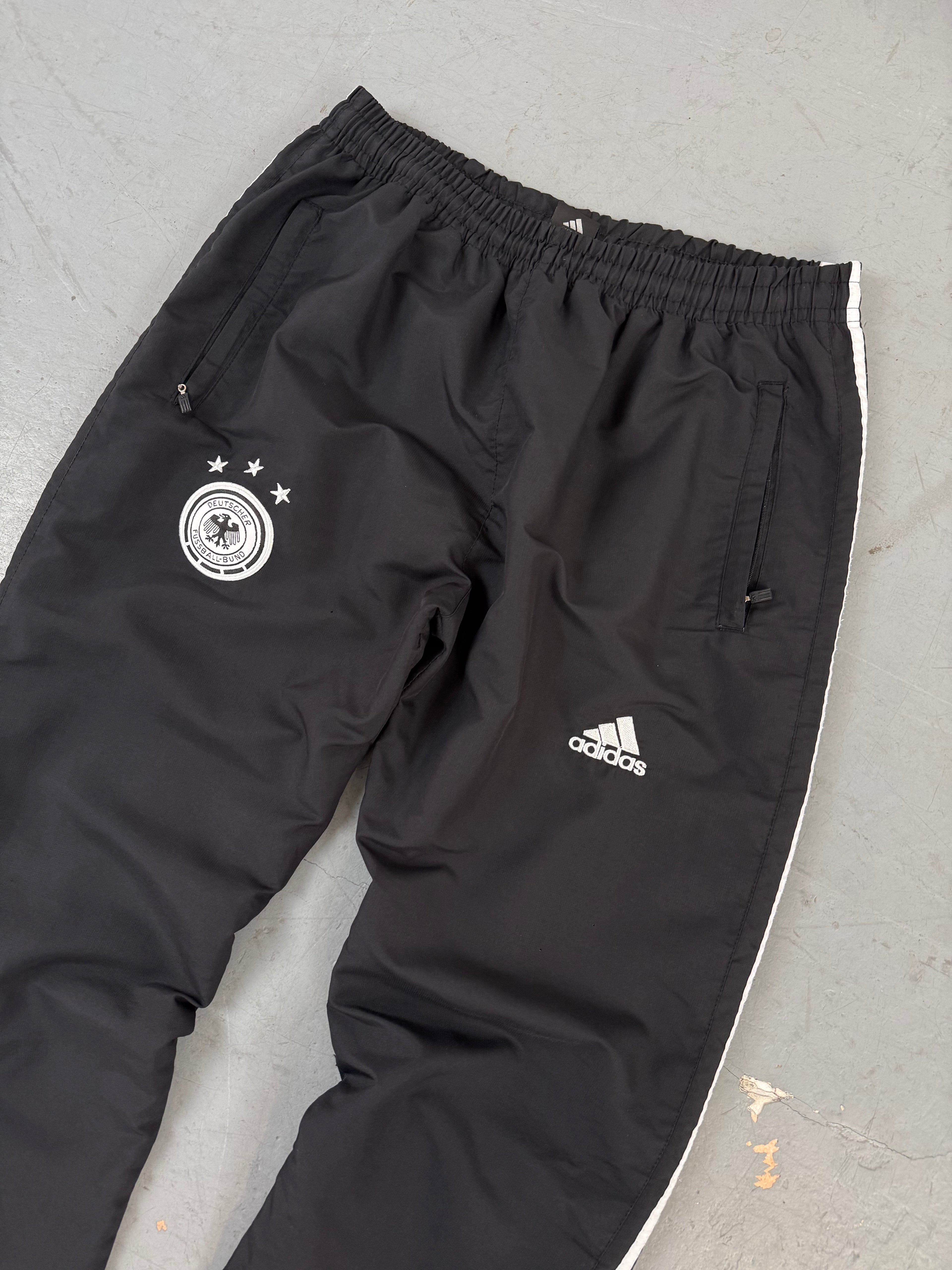 Vintage Adidas Black Germany Track Pants für Herren. Secondhand Y2K 2000s Fashion