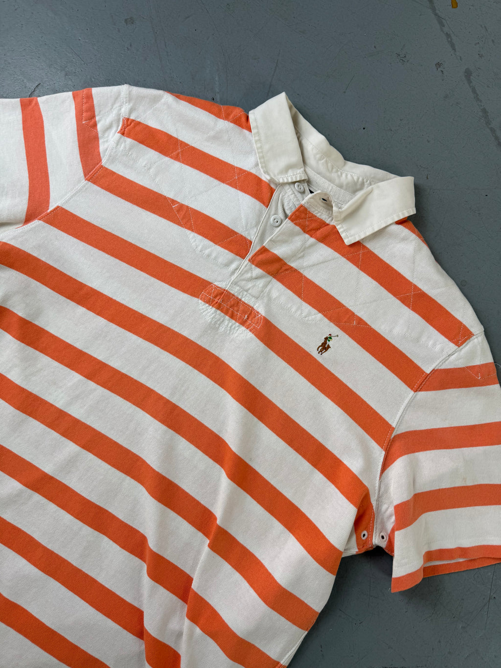 Vintage Polo Ralph Lauren White Orange Striped Polo Shirt für Herren. Y2K Second Hand 2000s Fashion