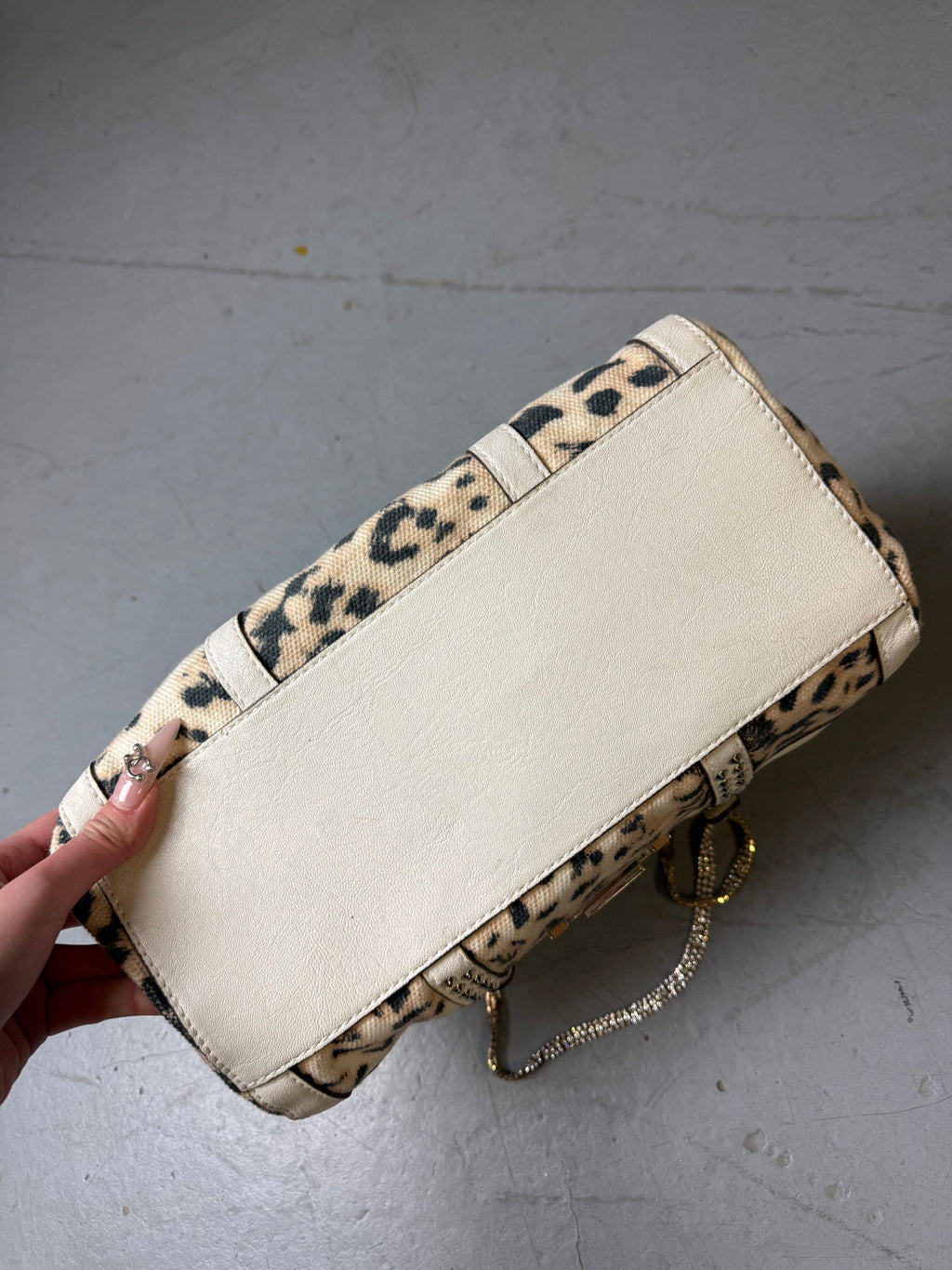 Vintage CNTY BAGS Guess Beige Leo Print Handbag with Extra Charms