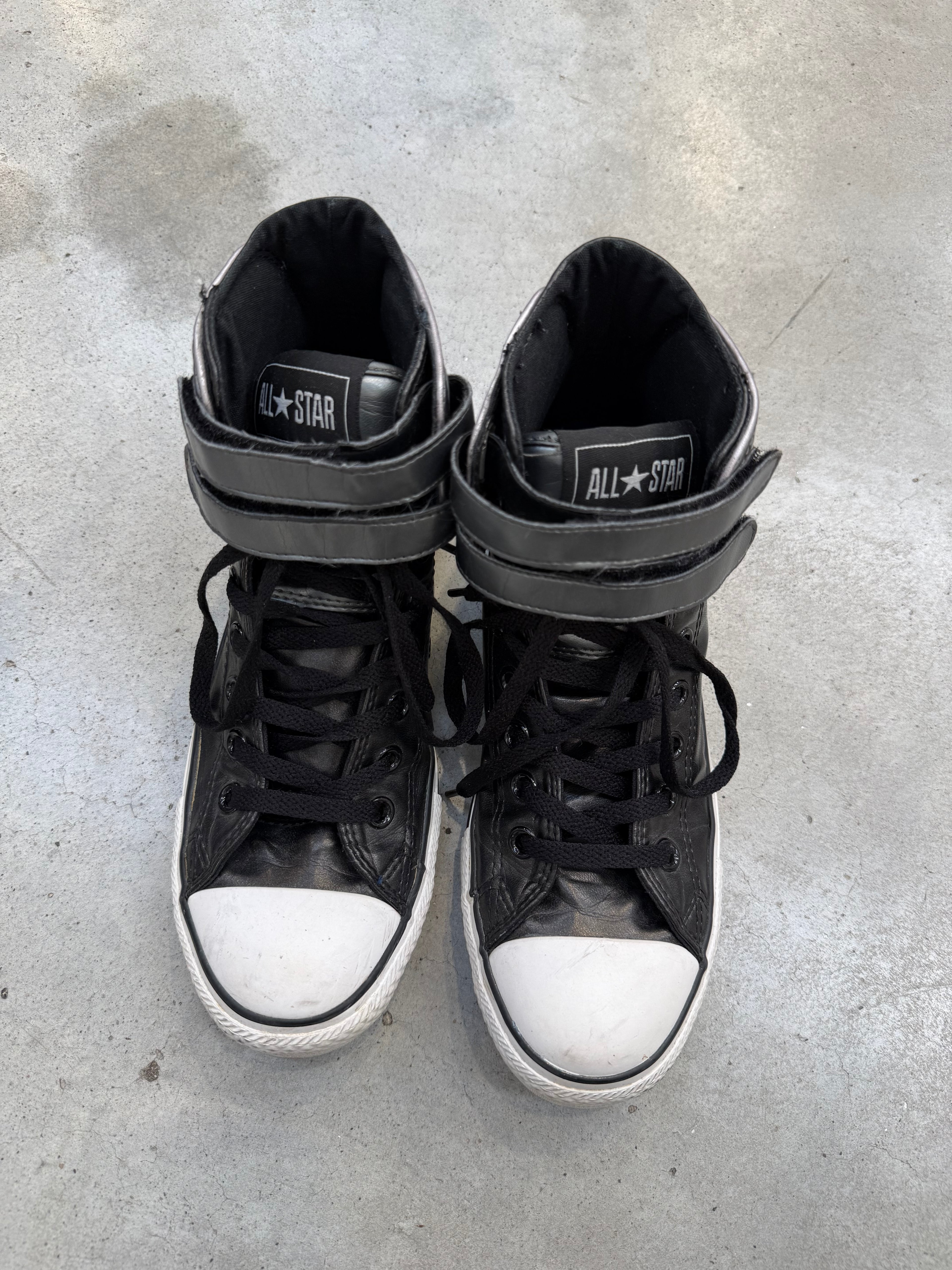 Vintage Converse All Stars Black and Silver Chucks für Herren. Y2K Second Hand 2000s Fashion