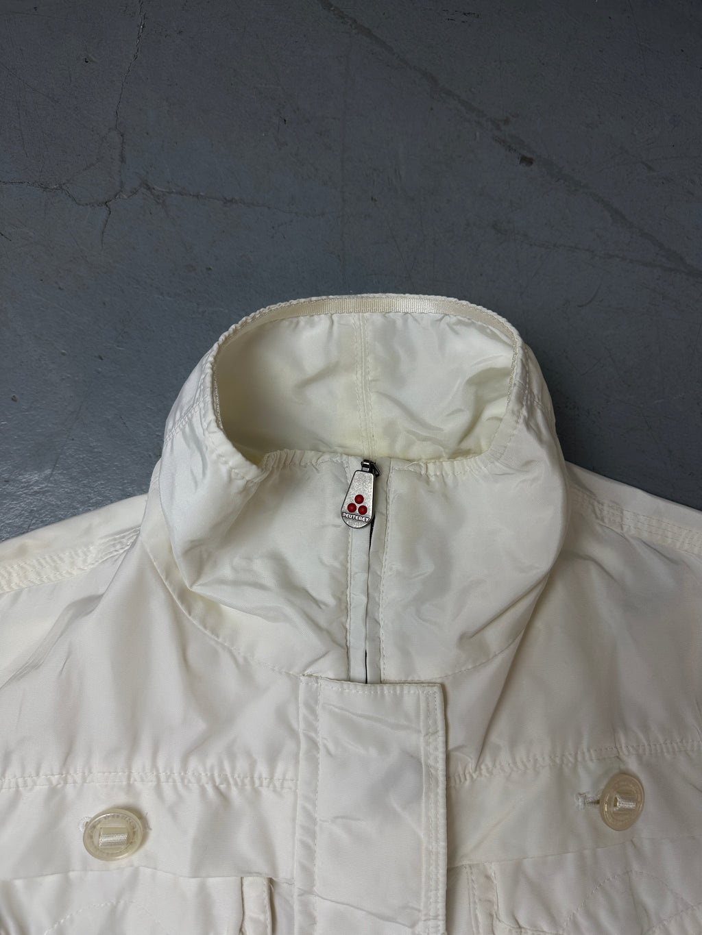 Detailliertes Produktbild von Vintage White Peuterey Jacket XS/S von vorne