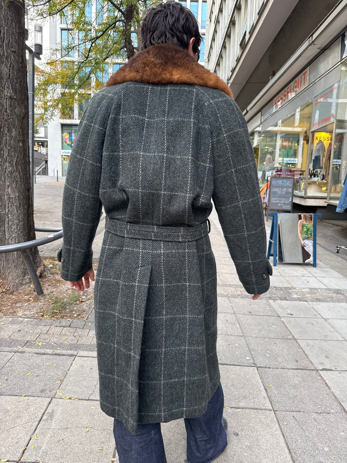 Vintage Valentino Mantel (52)