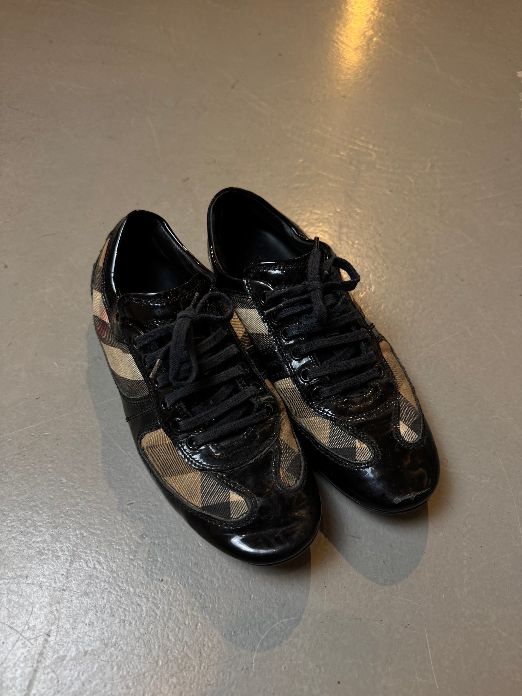 Vintage Black Burberry Flat Sneaker 38