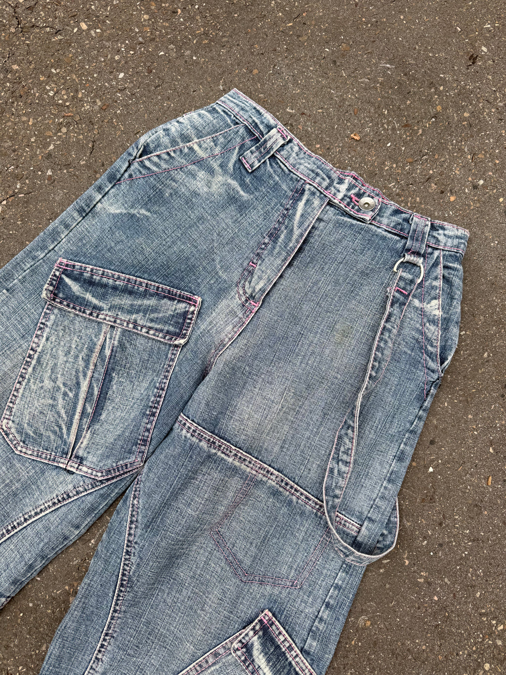 Detailliertes Produktbild von Vintage Cargo Denim mit Pink Stitching XXS von vorne