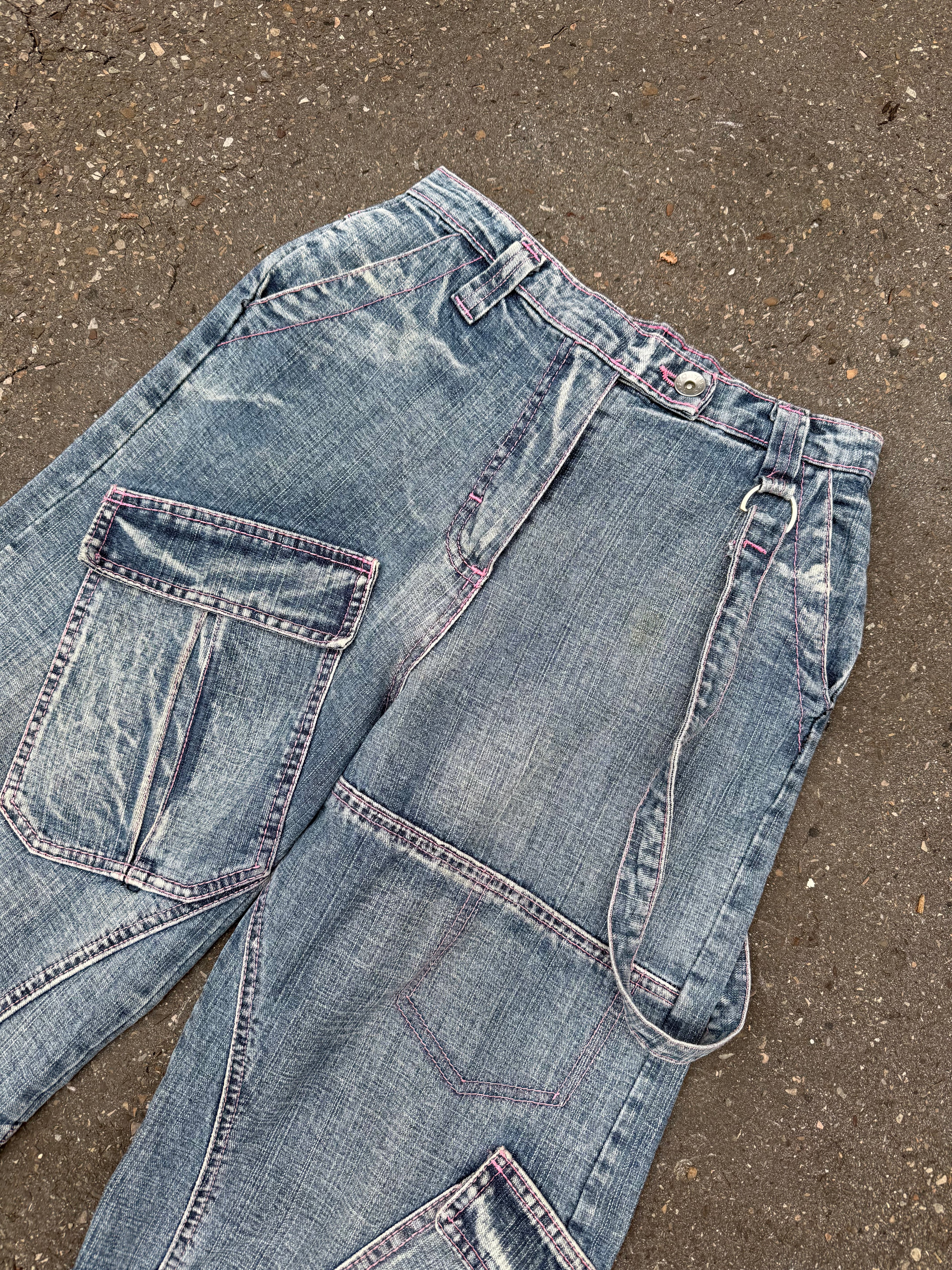 Detailliertes Produktbild von Vintage Cargo Denim mit Pink Stitching XXS von vorne