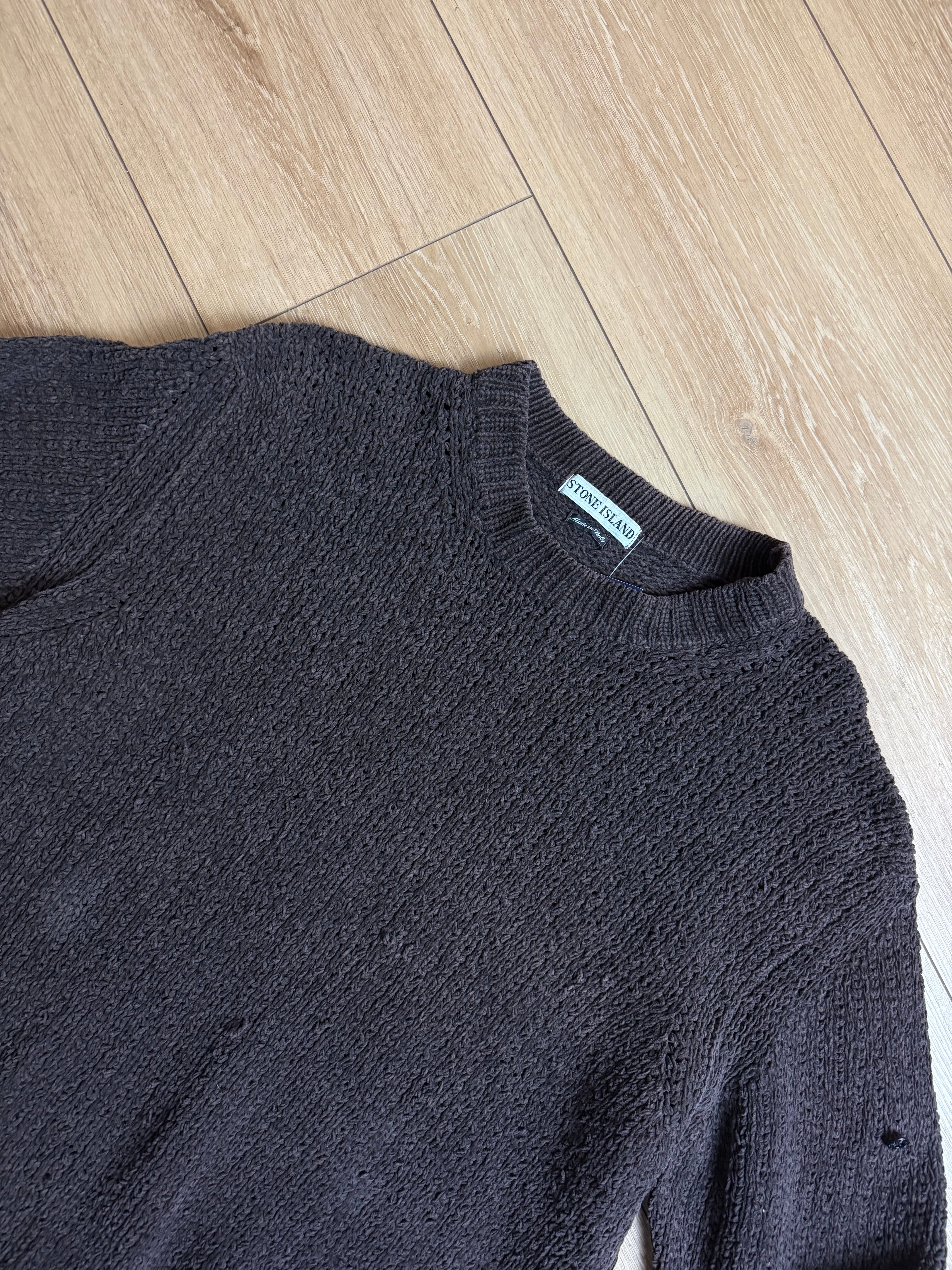 Detailbild von einem Vintage Stone Island Brown Knit Sweater von vorne