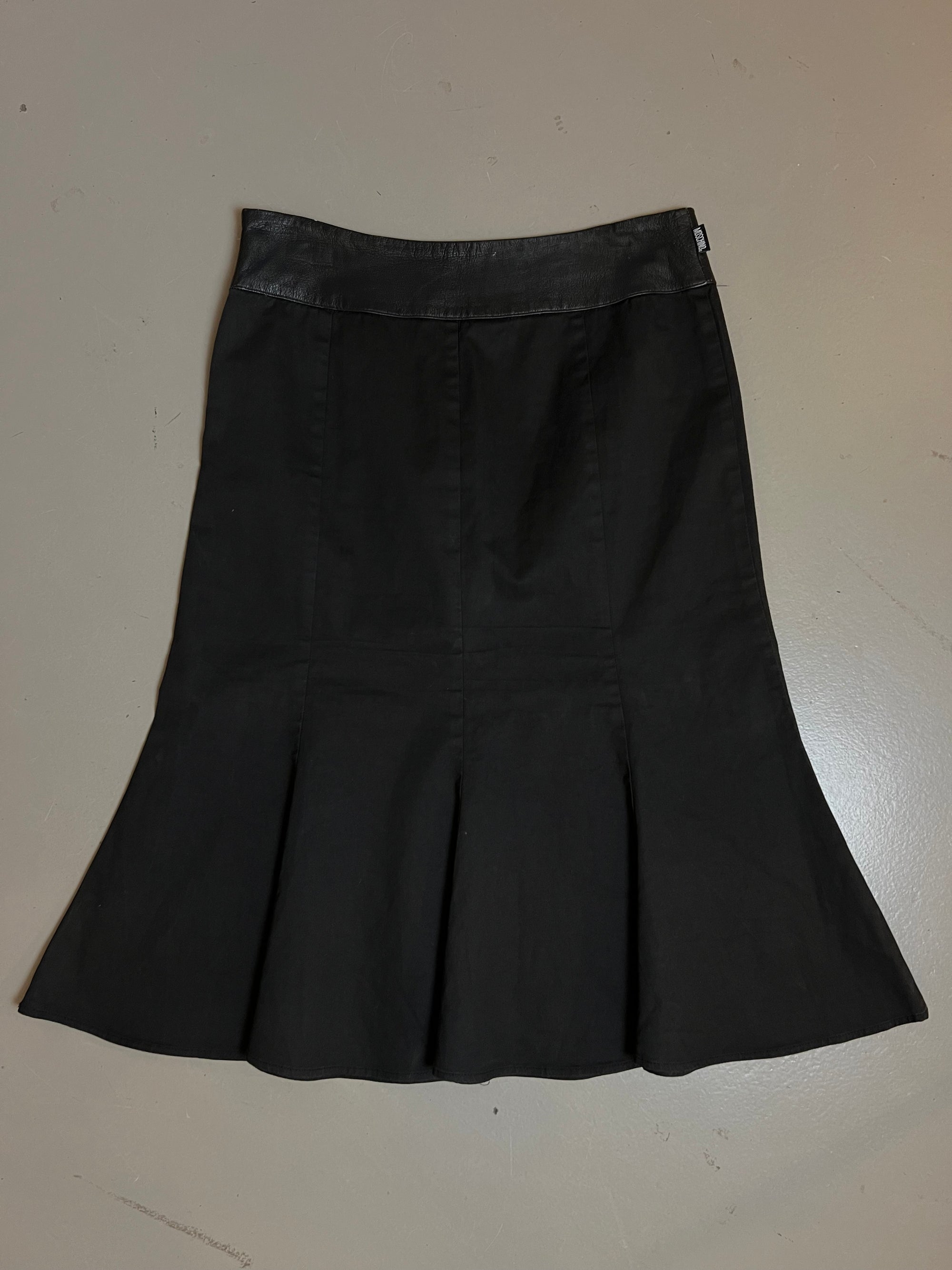 Produkt Bild von Vintage Black Moschino Skirt S/M von vorne