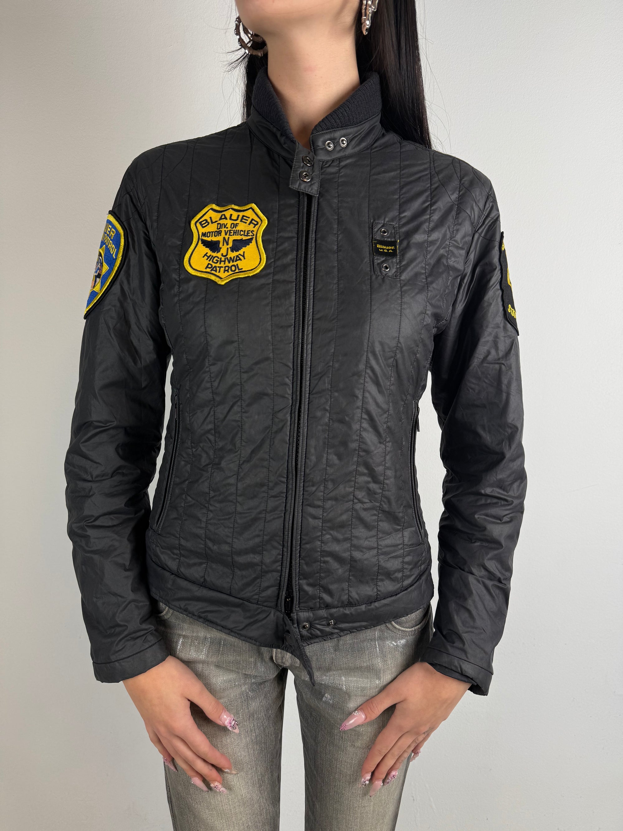 Tragebild von einer Vintage Blauer Light Jacket von vorne