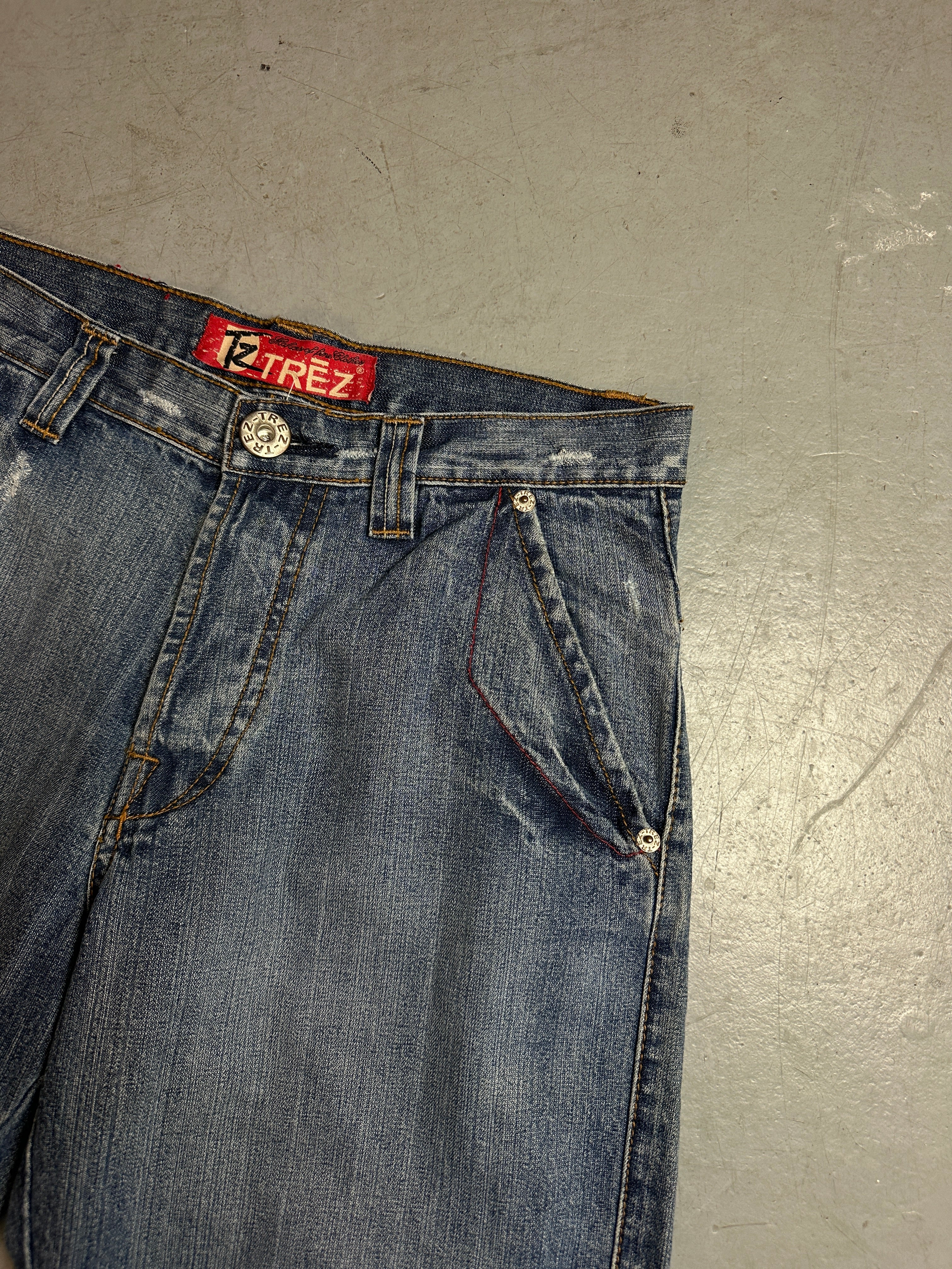 Detailbild von einer Vintage Bleached Heel Drag Denim von vorne